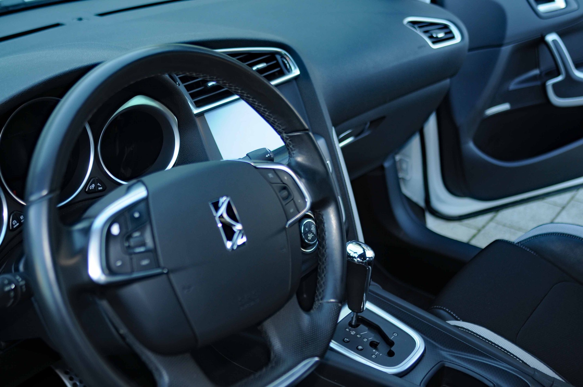 DS AUTOMOBILES DS4 2.0 HDi Dark Top Automatic-image-15