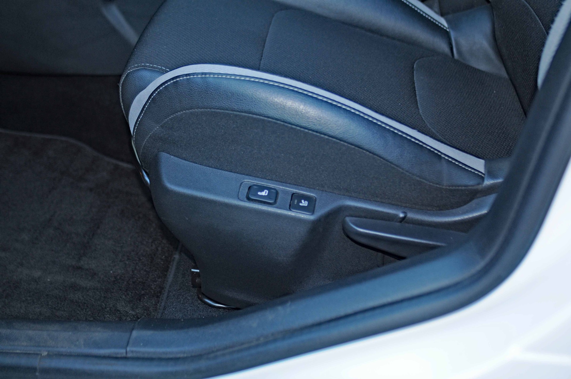 DS AUTOMOBILES DS4 2.0 HDi Dark Top Automatic-image-17