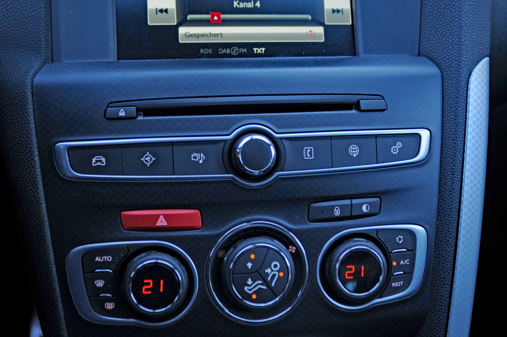 DS AUTOMOBILES DS4 2.0 HDi Dark Top Automatic-image-11