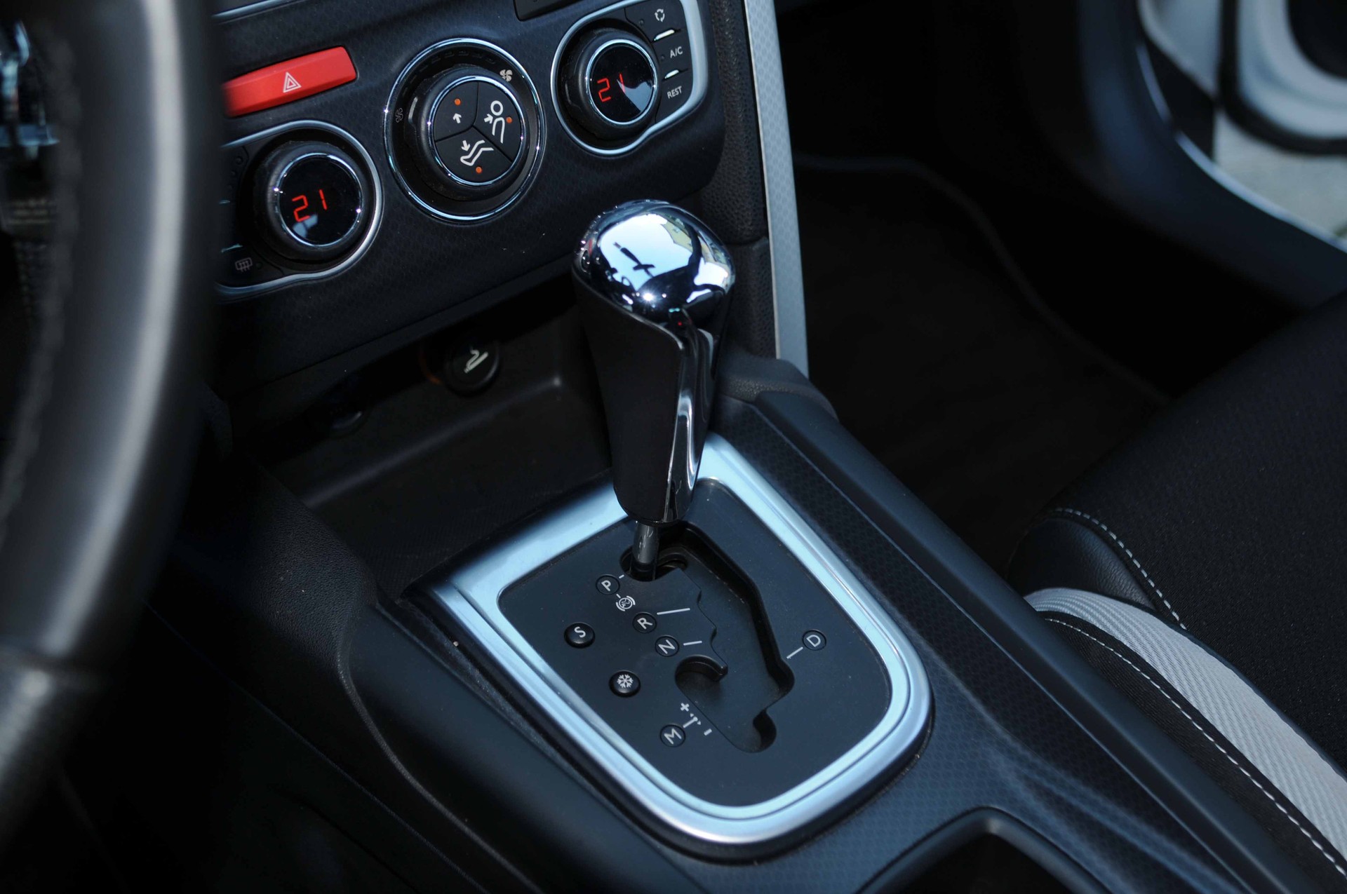 DS AUTOMOBILES DS4 2.0 HDi Dark Top Automatic-image-13