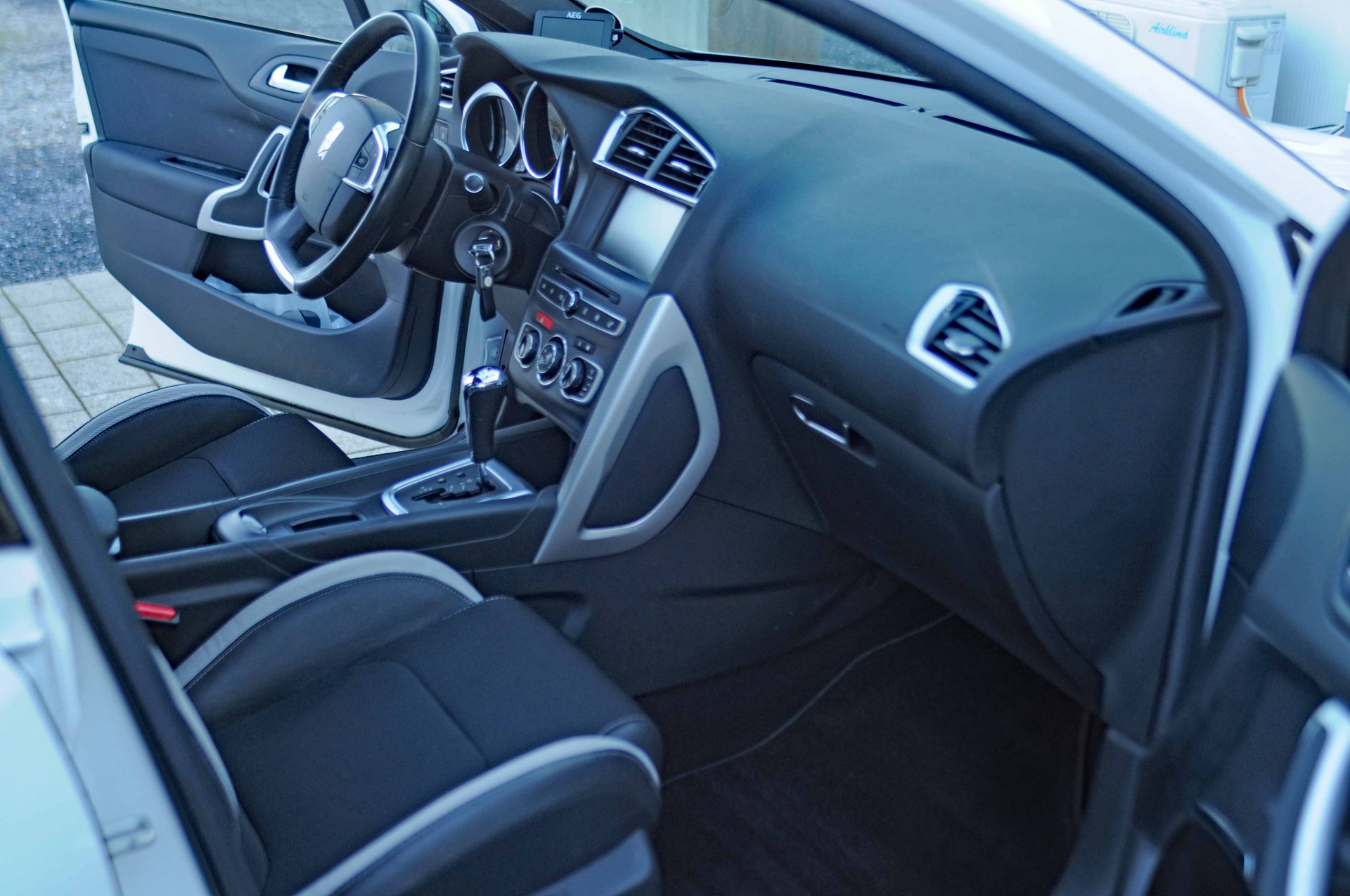 DS AUTOMOBILES DS4 2.0 HDi Dark Top Automatic-image-19
