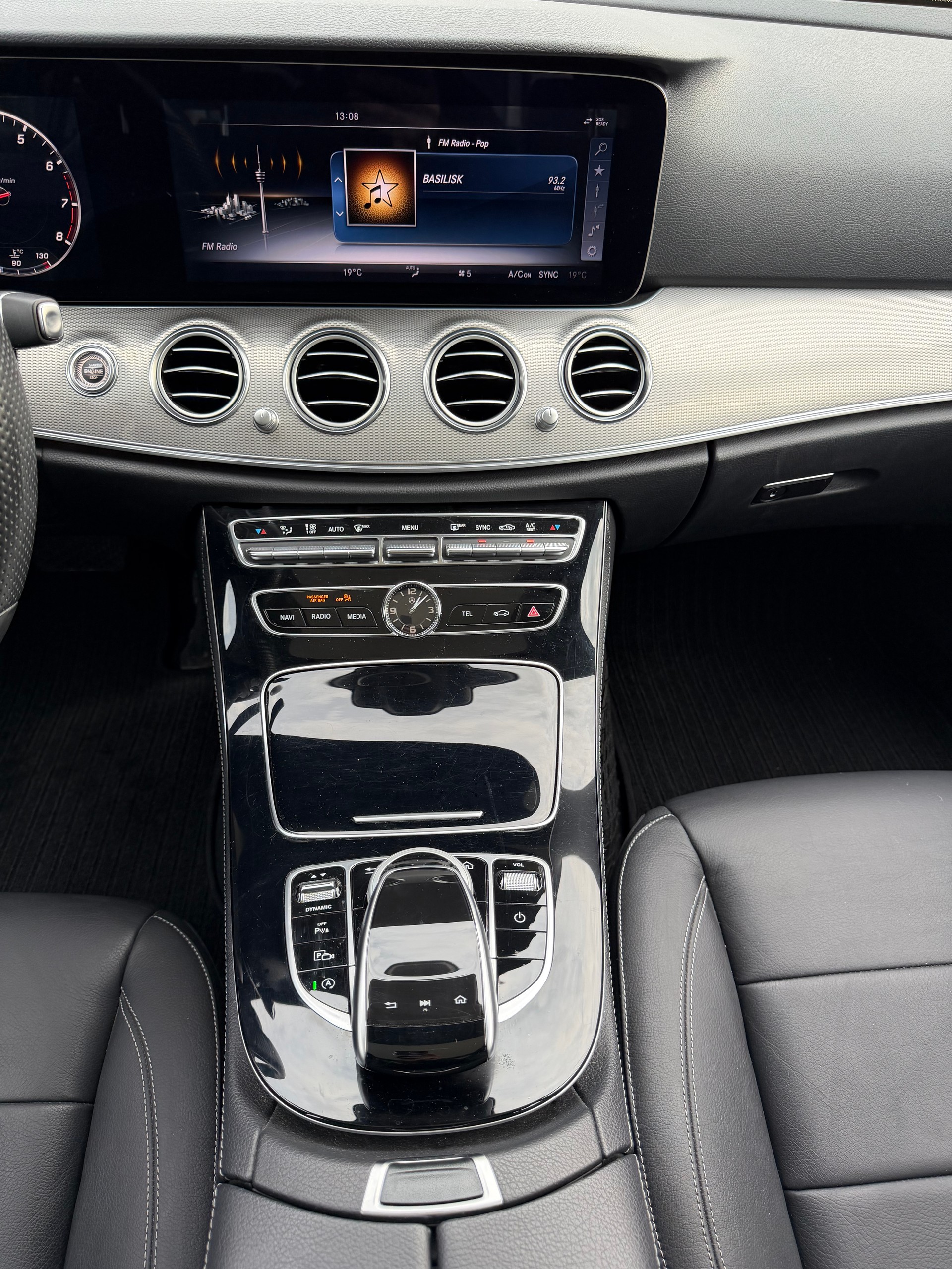 MERCEDES-BENZ E 250 Exclusive-image-18