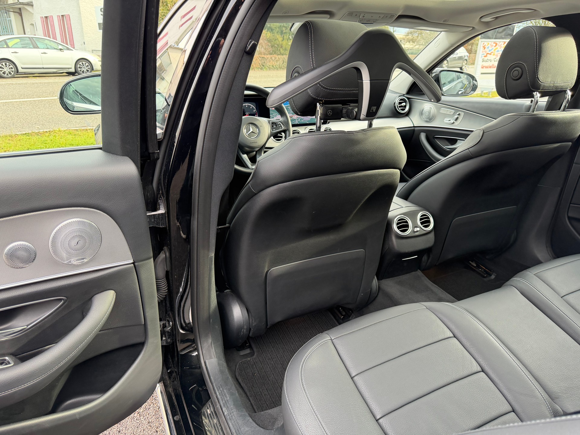 MERCEDES-BENZ E 250 Exclusive-image-24