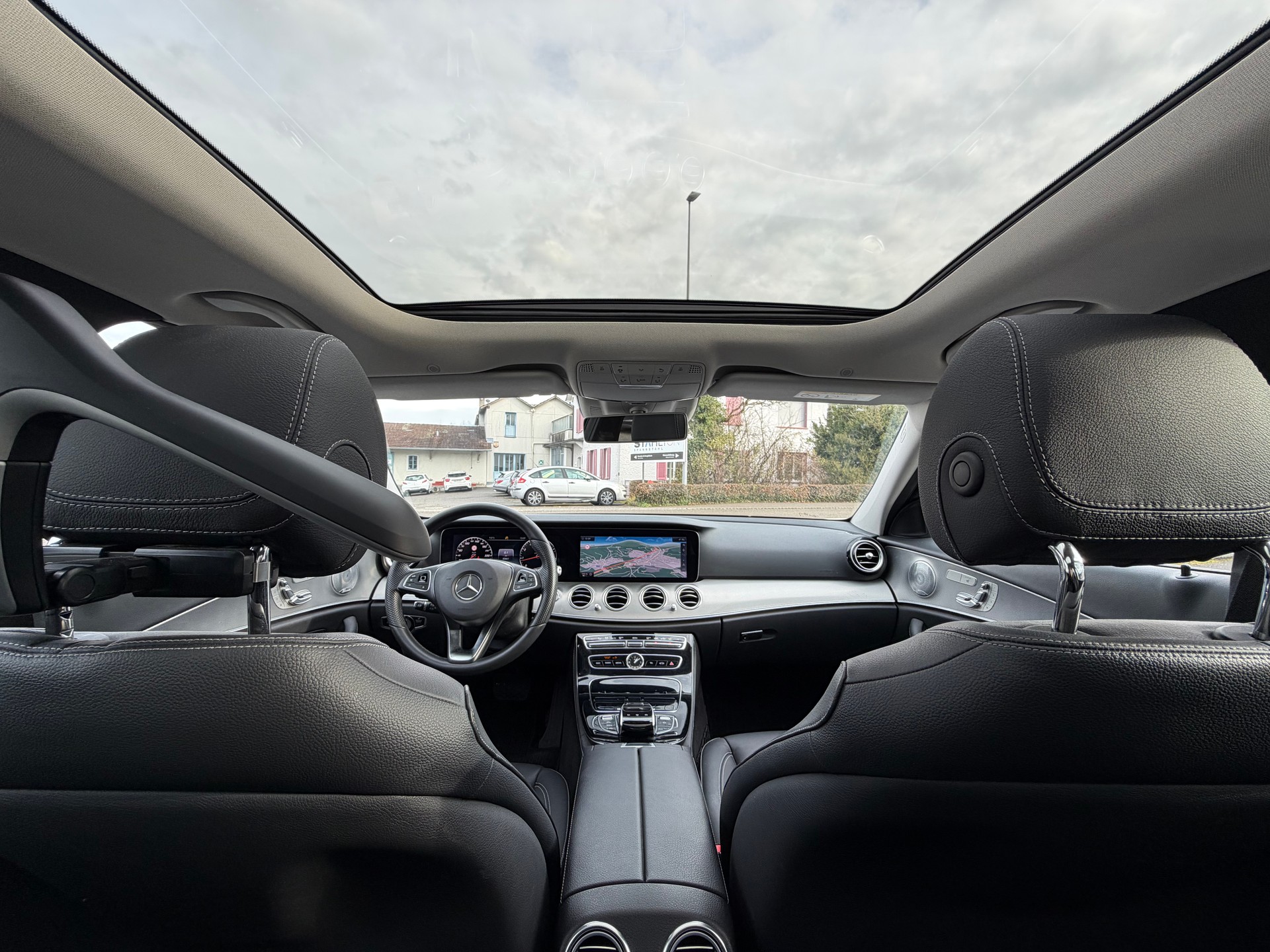 MERCEDES-BENZ E 250 Exclusive-image-22