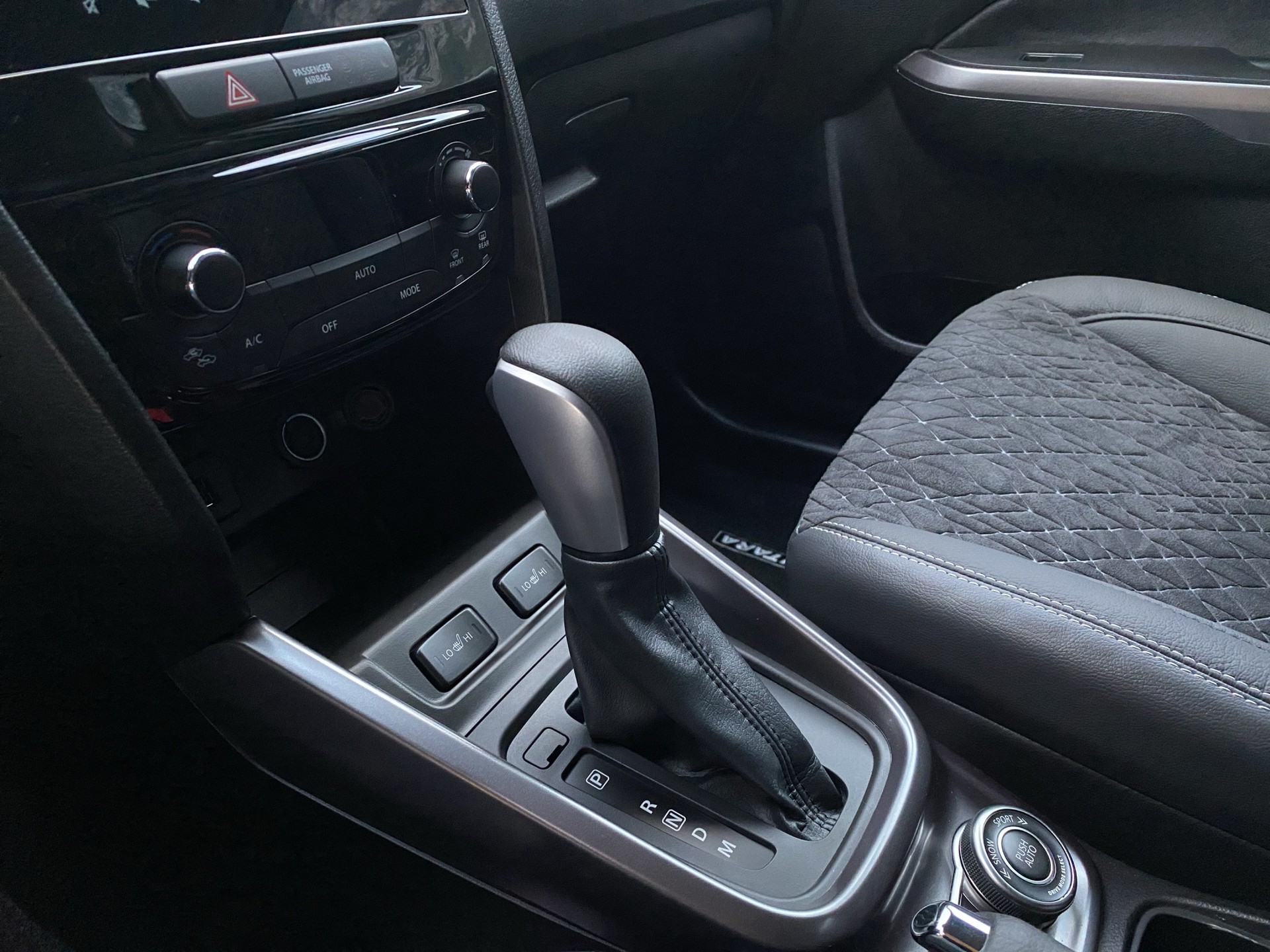 SUZUKI Vitara 1.4 Boosterjet Compact Top 4x4 Hybrid Automatic-image-13