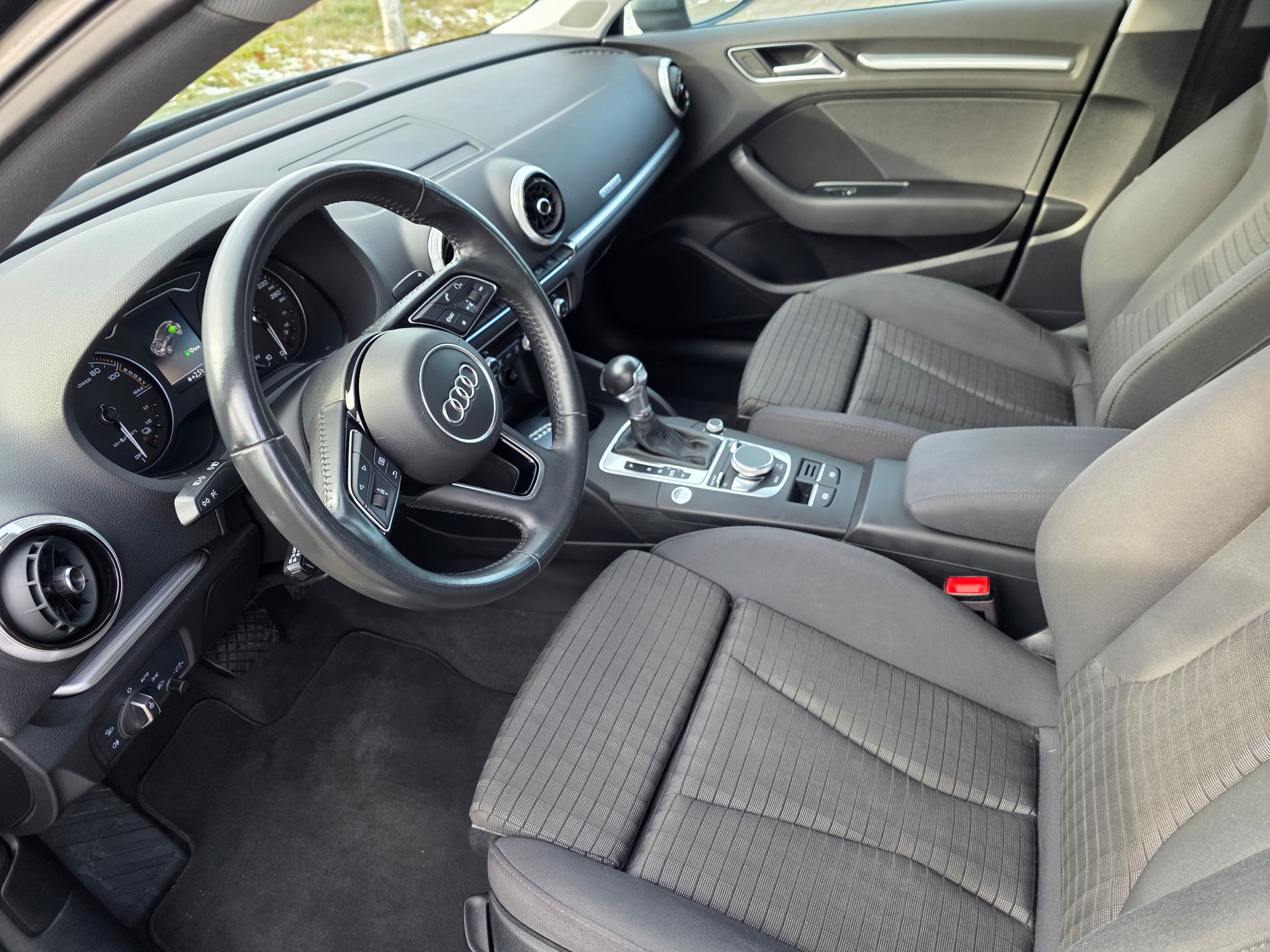 AUDI A3 Sportback 1.4 e-tron Sport S-tronic-image-13