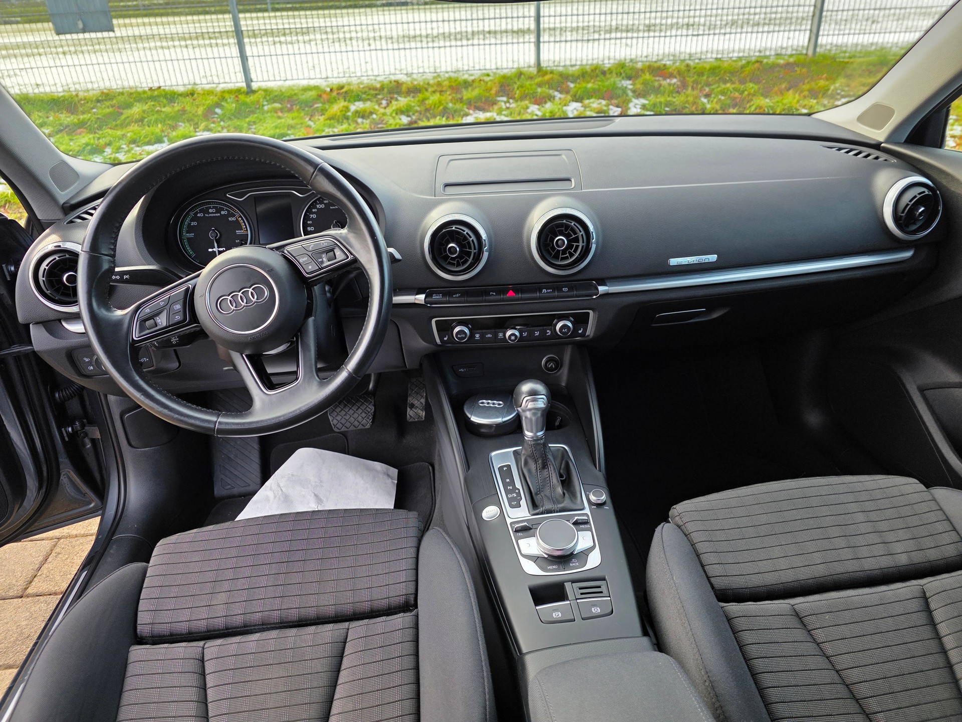 AUDI A3 Sportback 1.4 e-tron Sport S-tronic-image-9