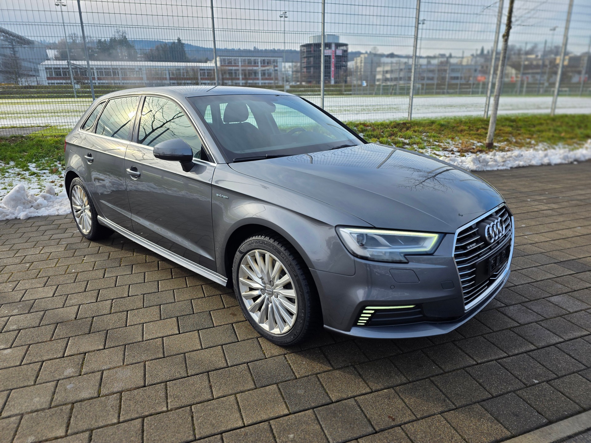 AUDI A3 Sportback 1.4 e-tron Sport S-tronic-showroom-element-1