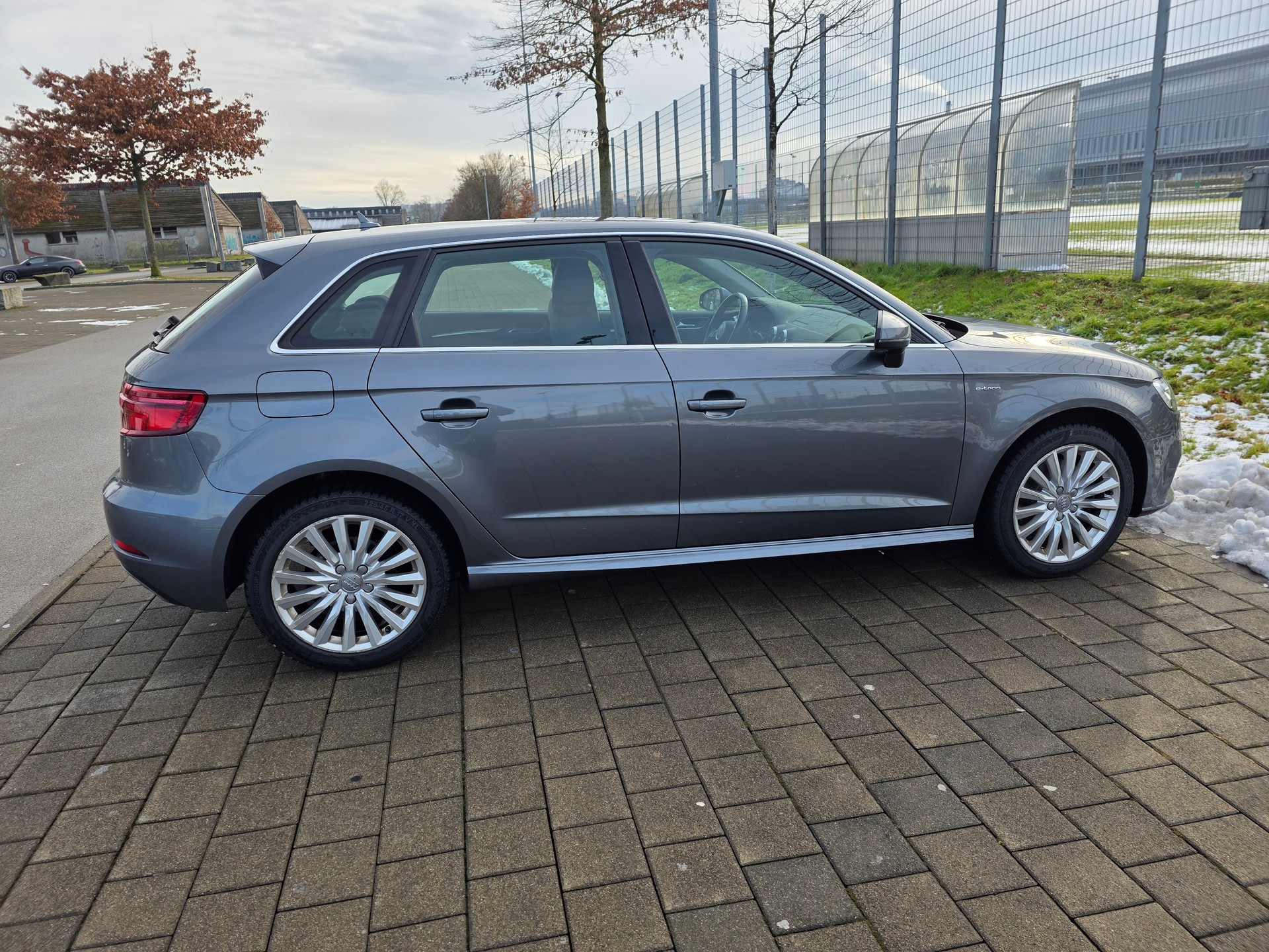AUDI A3 Sportback 1.4 e-tron Sport S-tronic-image-4