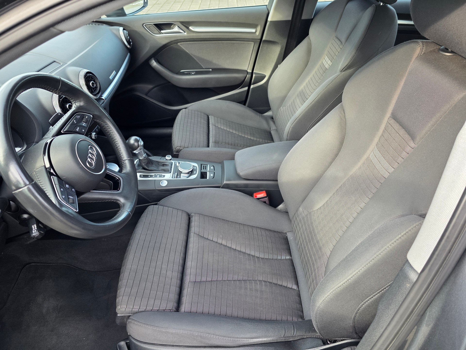 AUDI A3 Sportback 1.4 e-tron Sport S-tronic-image-11