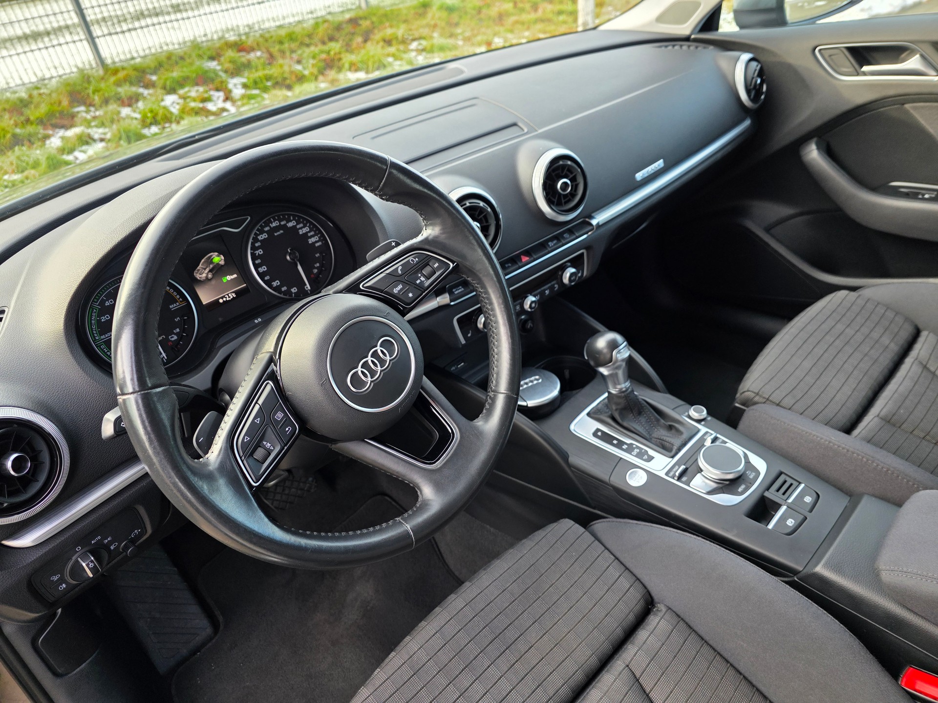 AUDI A3 Sportback 1.4 e-tron Sport S-tronic-image-10