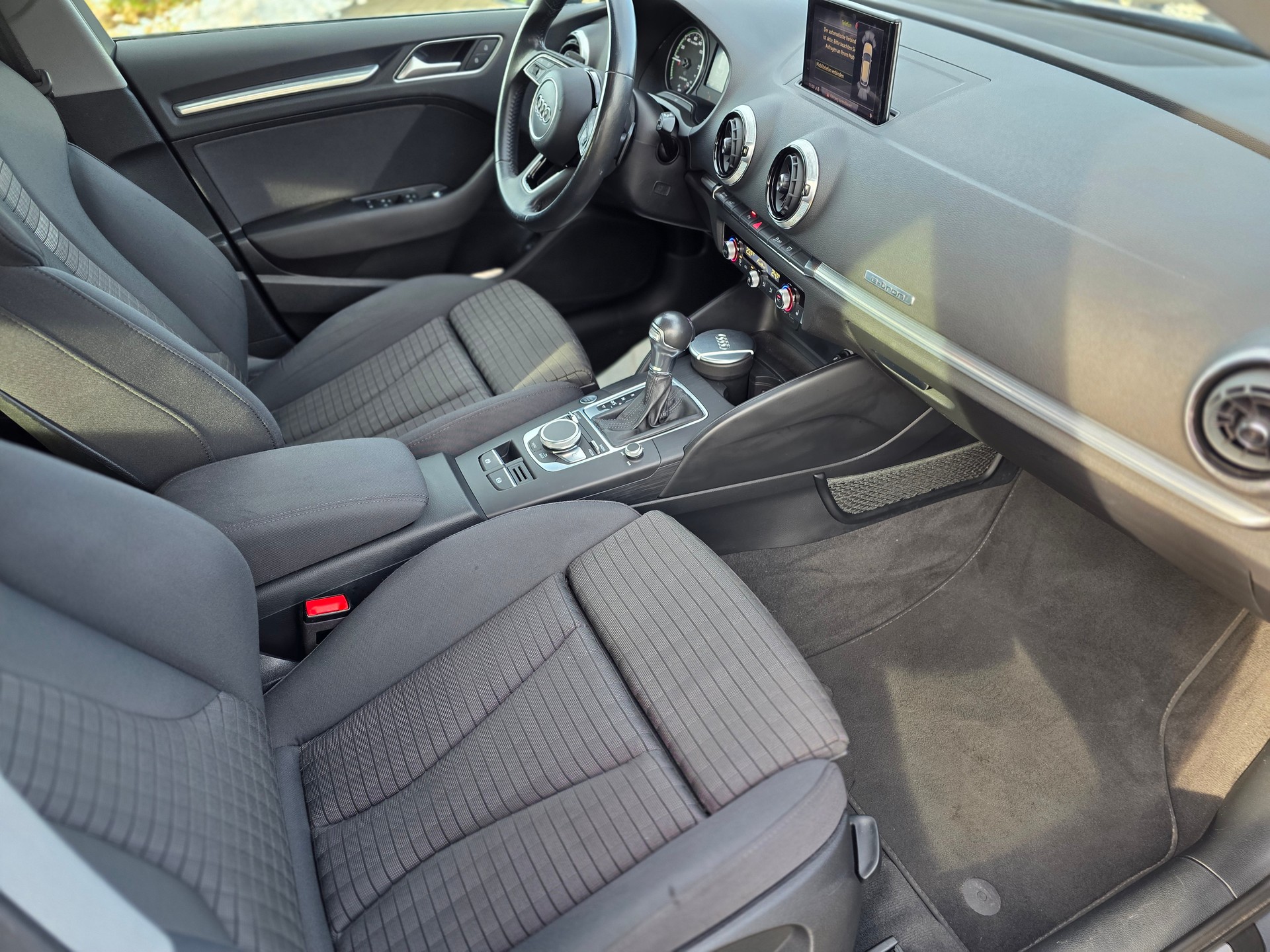 AUDI A3 Sportback 1.4 e-tron Sport S-tronic-image-14