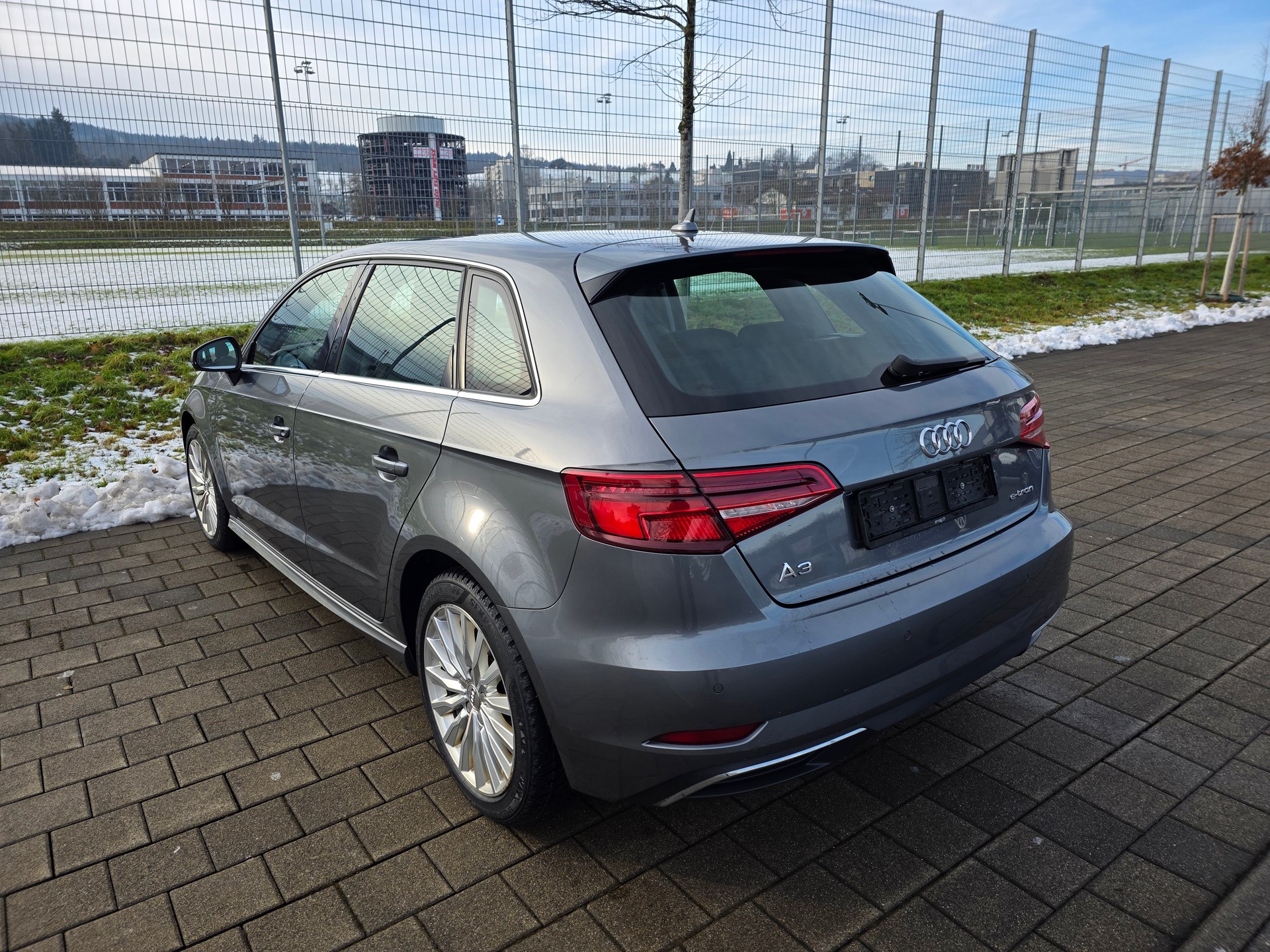 AUDI A3 Sportback 1.4 e-tron Sport S-tronic-image-6