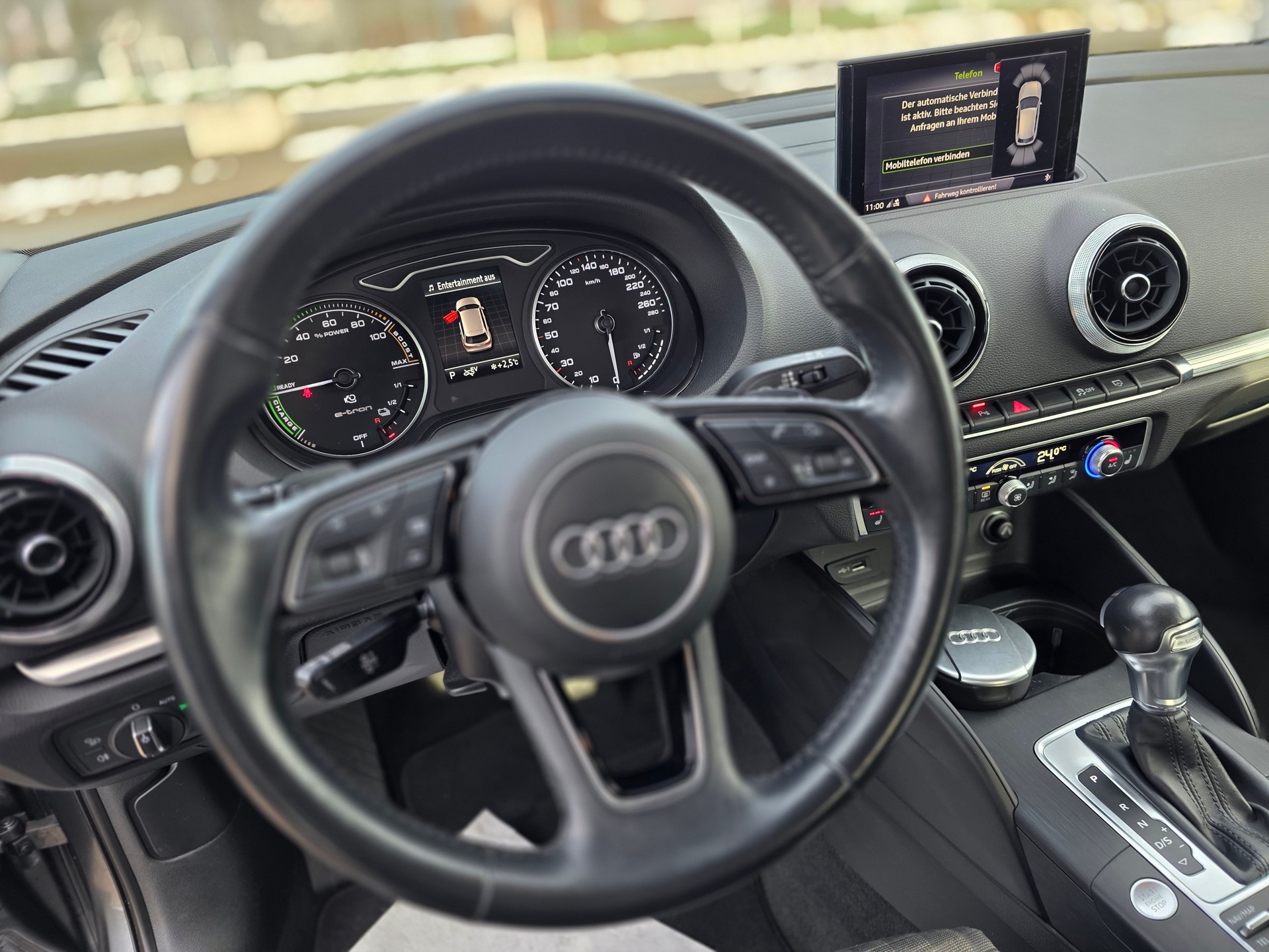 AUDI A3 Sportback 1.4 e-tron Sport S-tronic-image-12