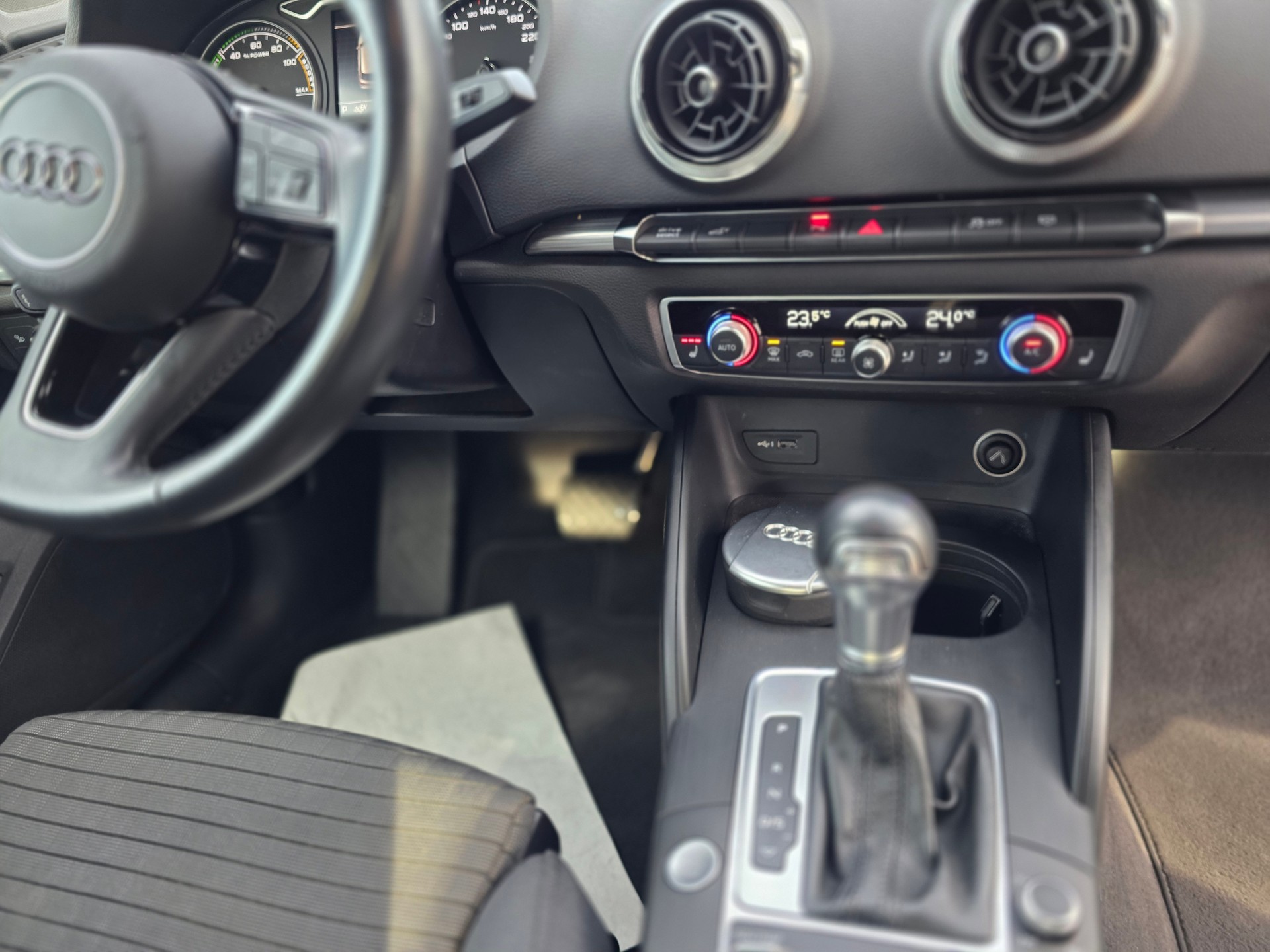 AUDI A3 Sportback 1.4 e-tron Sport S-tronic-image-18