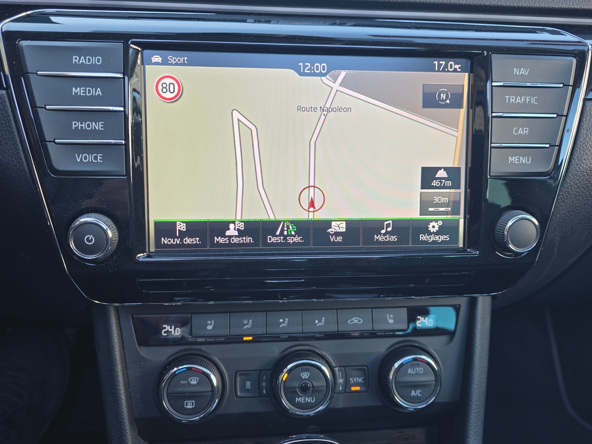 SKODA Superb Combi 2.0 TSI L&K DSG 4x4-image-11