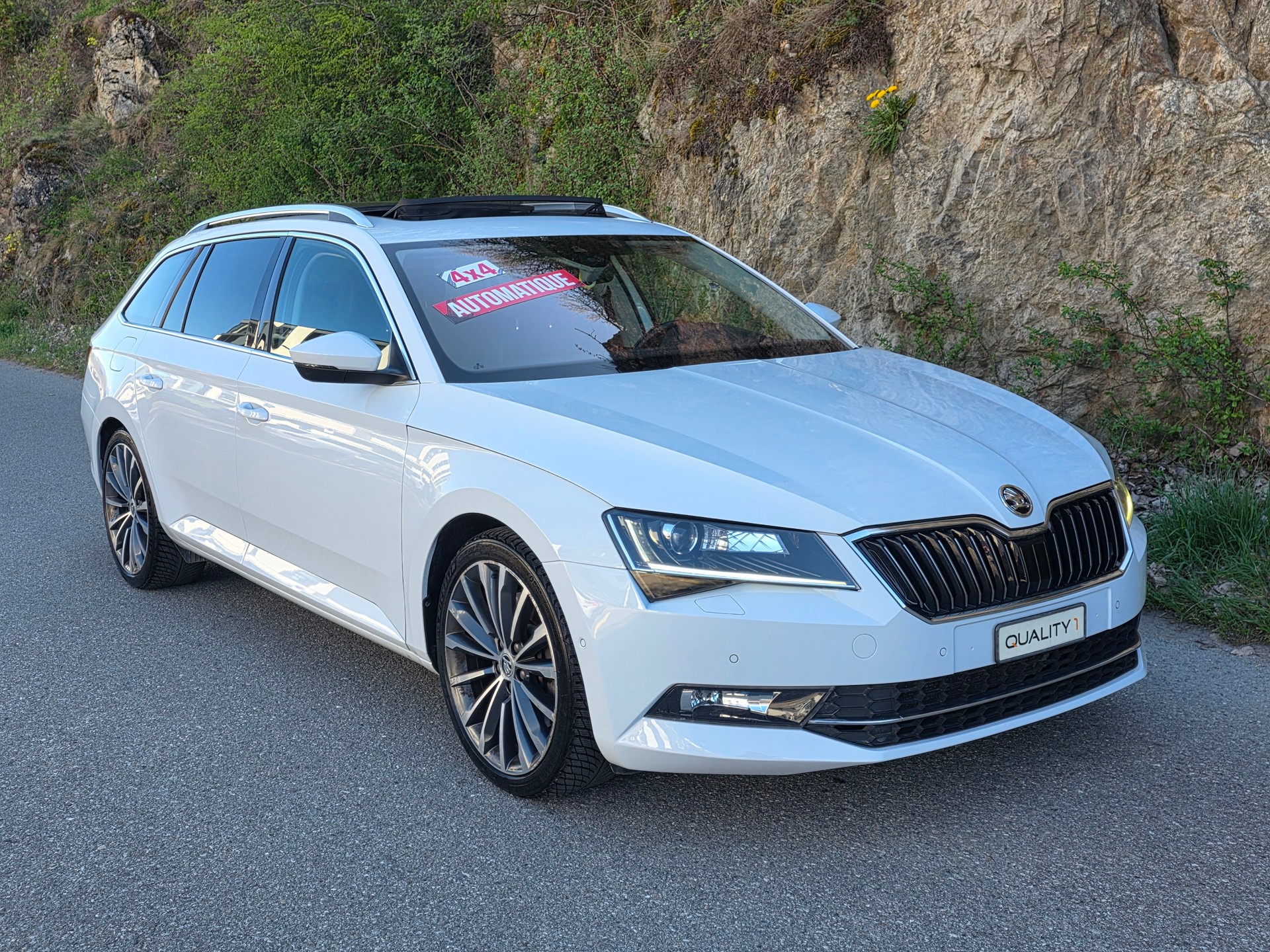 SKODA Superb Combi 2.0 TSI L&K DSG 4x4-image-5
