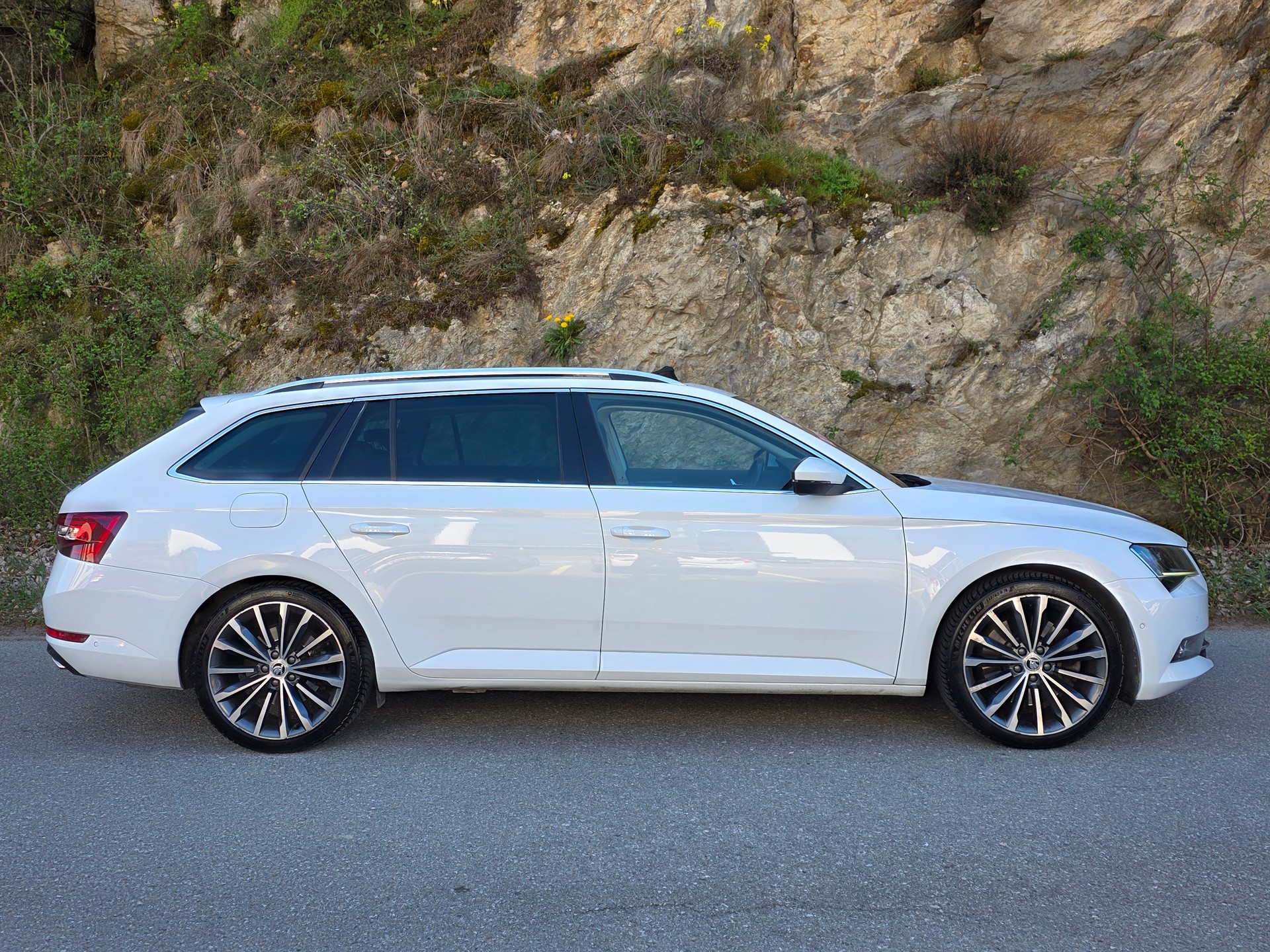 SKODA Superb Combi 2.0 TSI L&K DSG 4x4-image-4