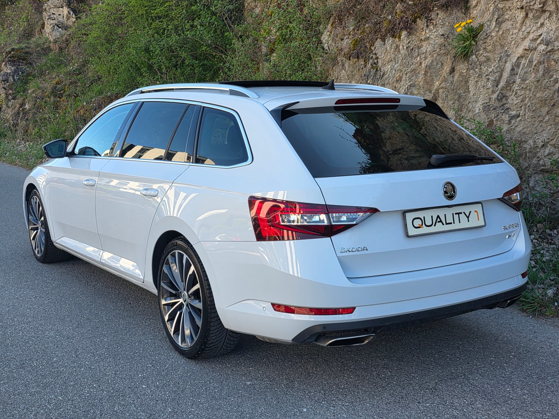SKODA Superb Combi 2.0 TSI L&K DSG 4x4-image-2