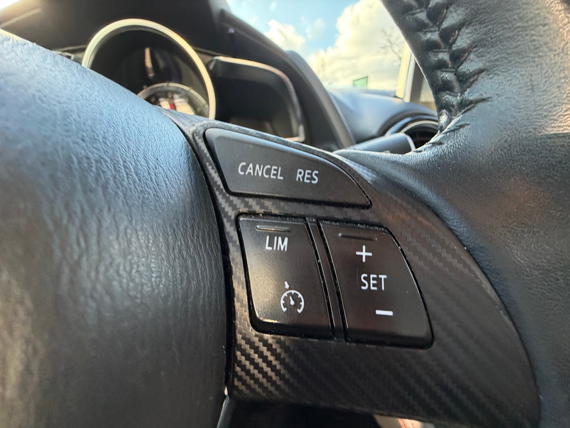 MAZDA 2 1.5i 16V Skyactiv-G Revolution-image-12