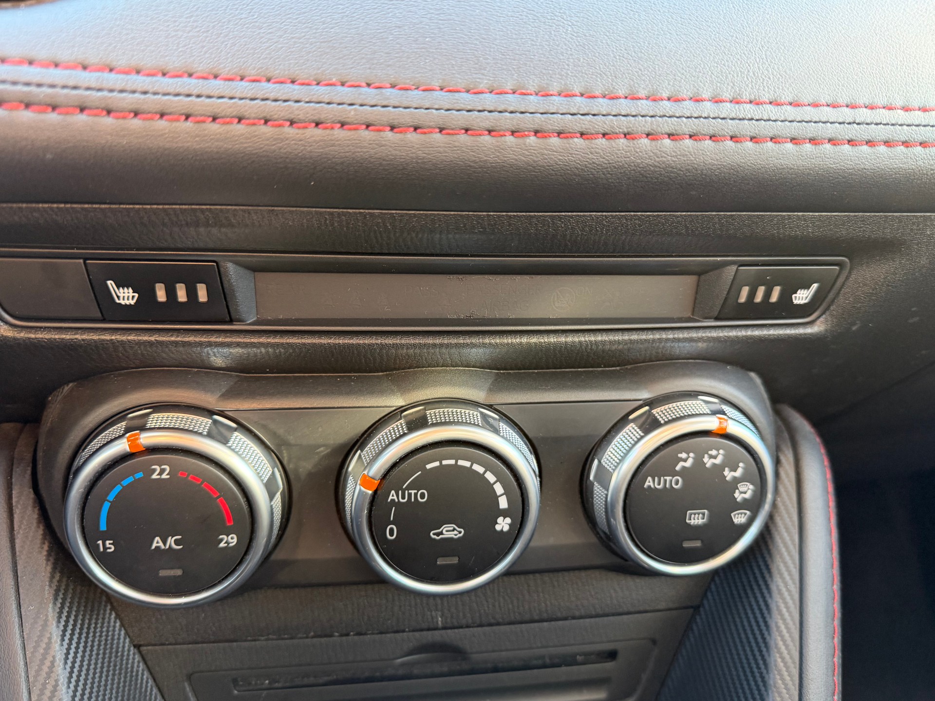 MAZDA 2 1.5i 16V Skyactiv-G Revolution-image-17
