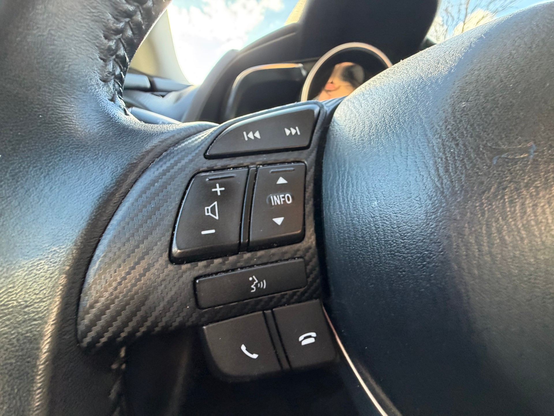MAZDA 2 1.5i 16V Skyactiv-G Revolution-image-13