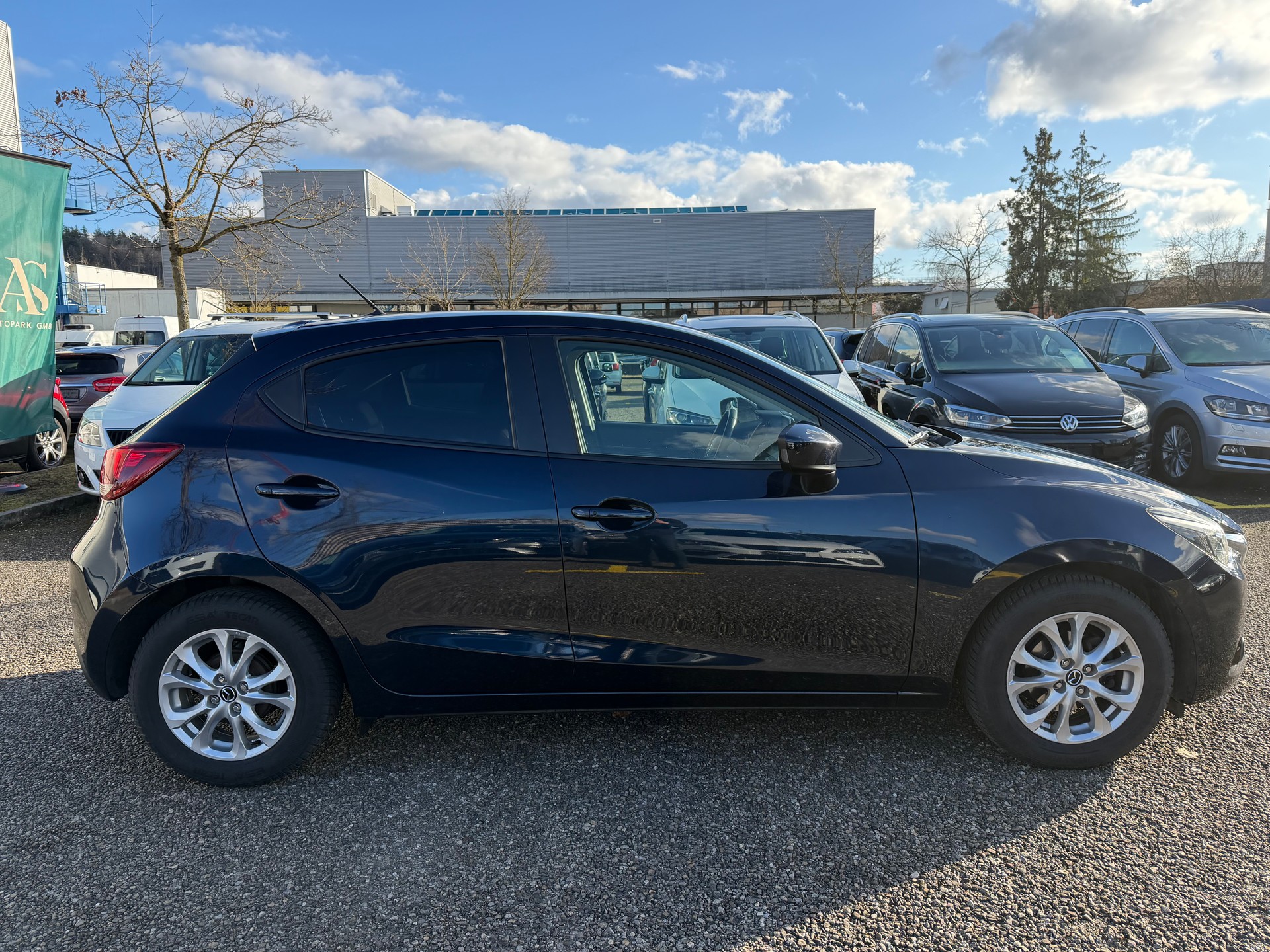 MAZDA 2 1.5i 16V Skyactiv-G Revolution-showroom-element-3