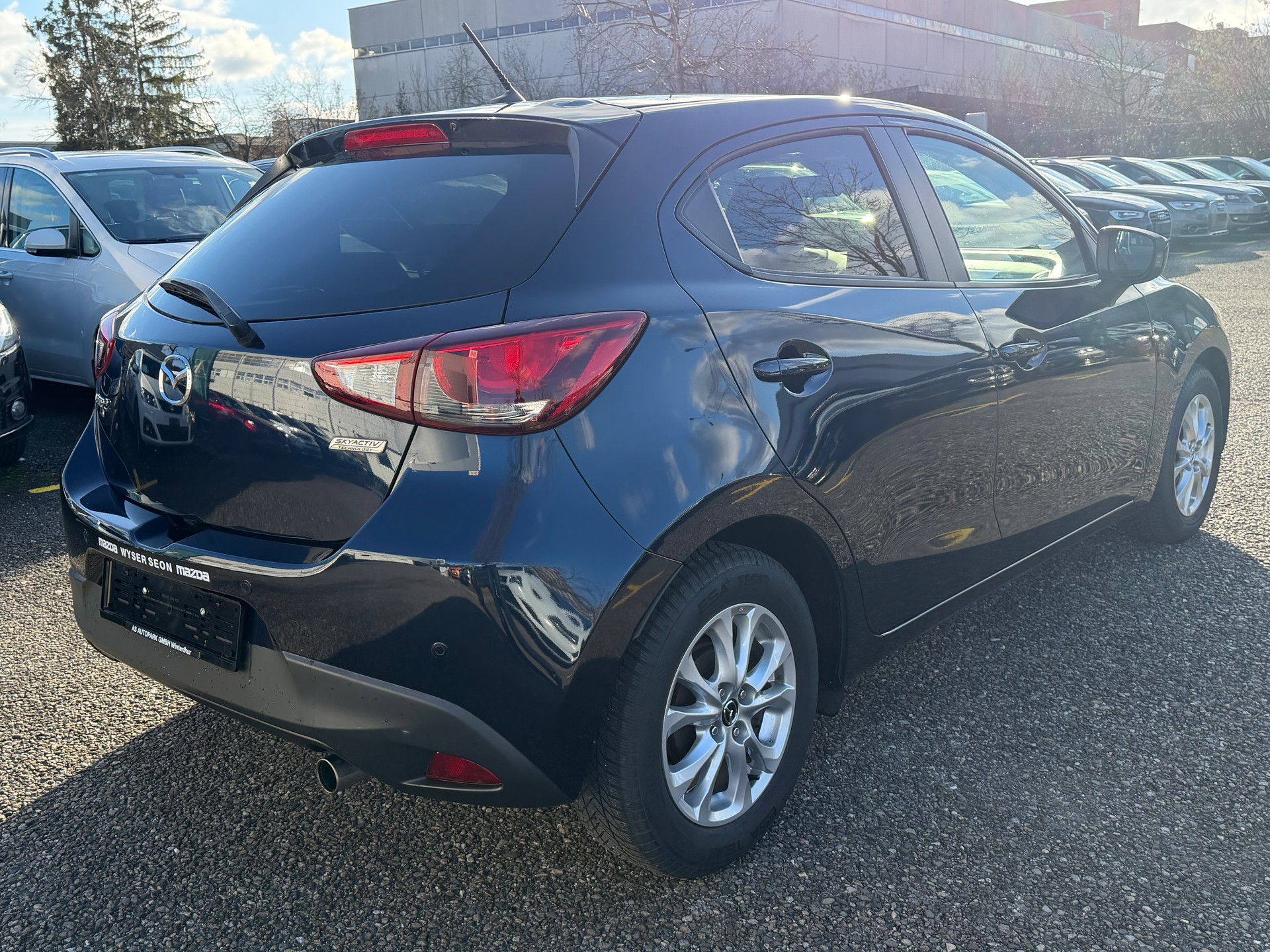 MAZDA 2 1.5i 16V Skyactiv-G Revolution-image-4