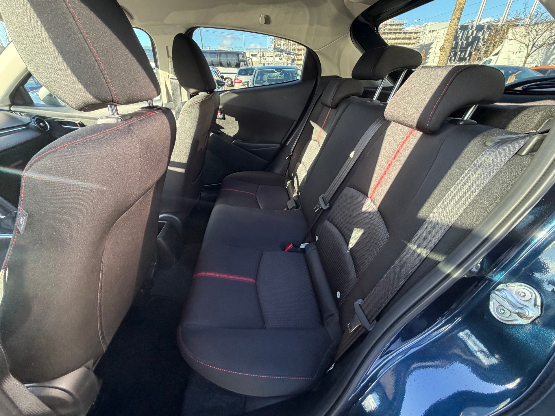 MAZDA 2 1.5i 16V Skyactiv-G Revolution-image-9
