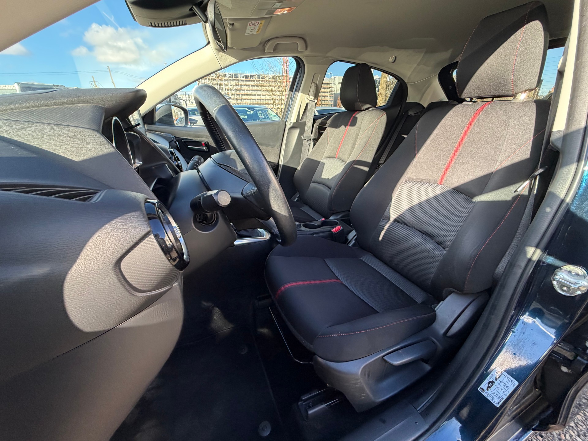 MAZDA 2 1.5i 16V Skyactiv-G Revolution-image-8