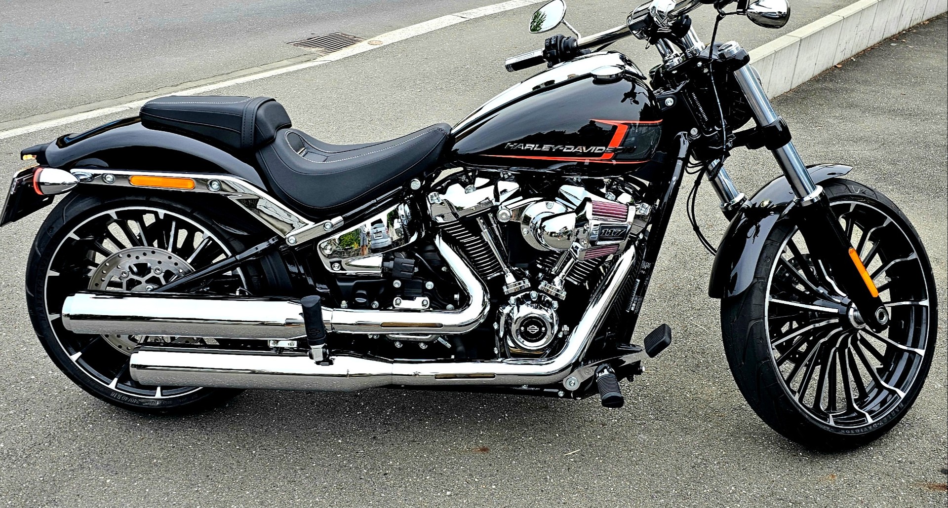 HARLEY-DAVIDSON FXBR Breakout 117-image-0