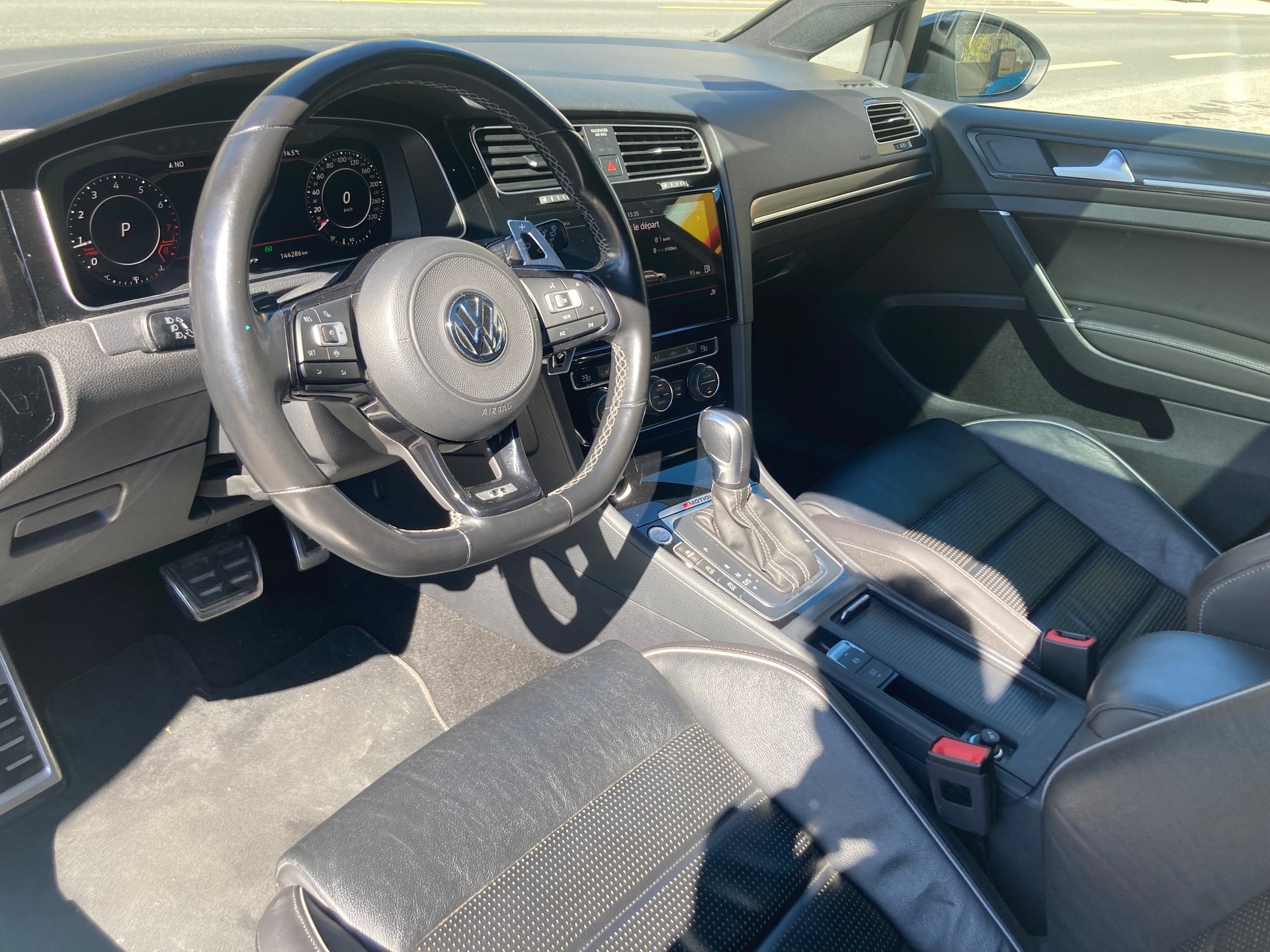 VW Golf 2.0 TSI R 4Motion-image-10