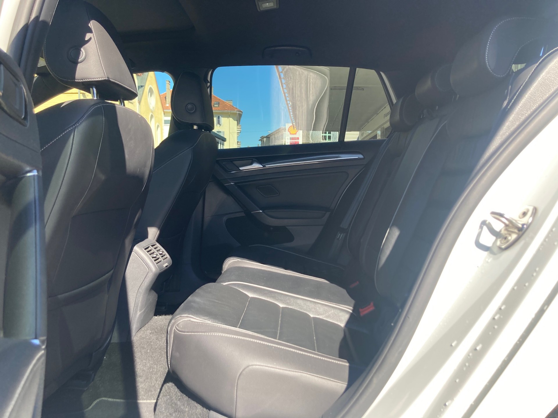 VW Golf 2.0 TSI R 4Motion-image-7