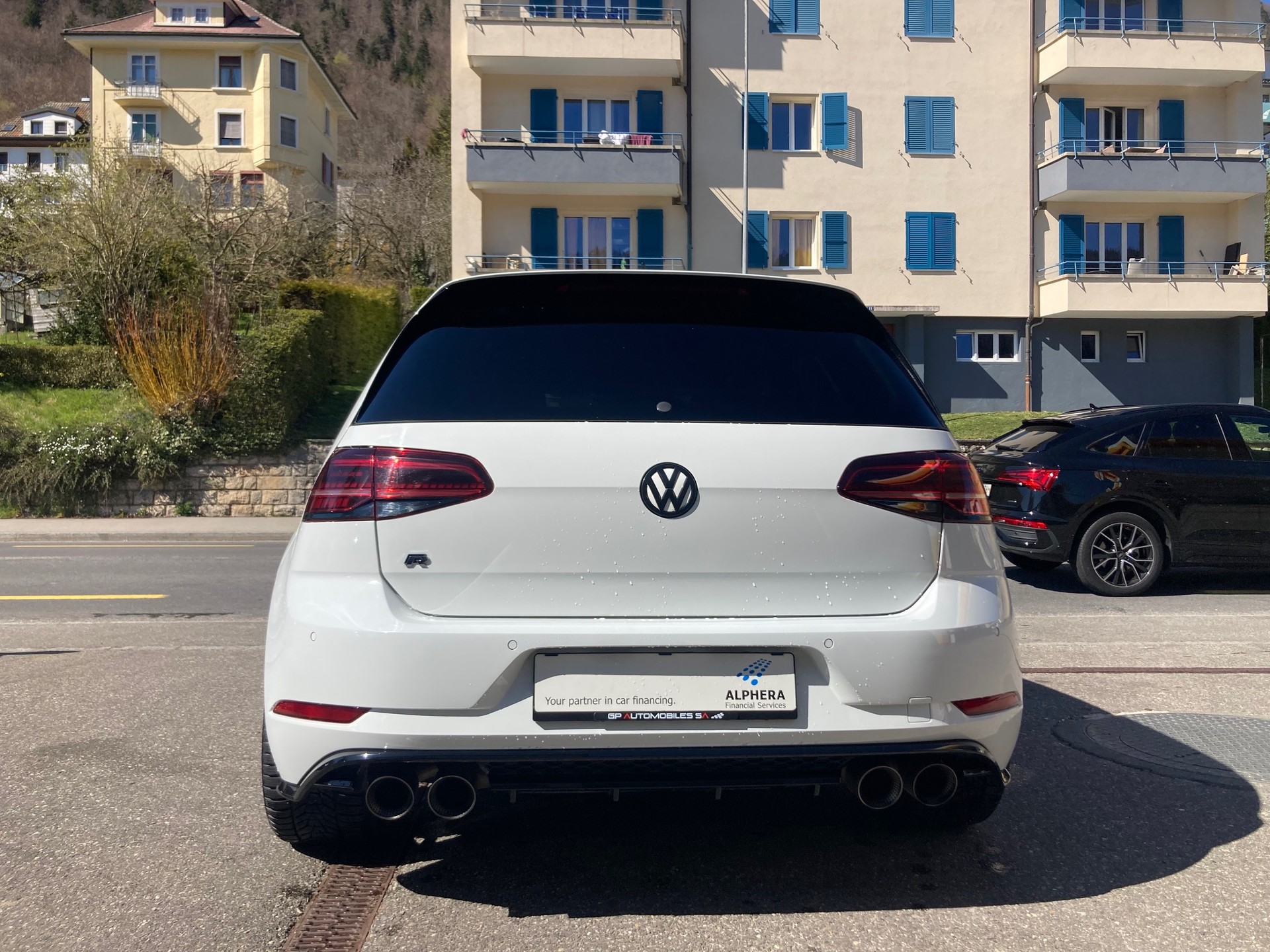 VW Golf 2.0 TSI R 4Motion-image-4