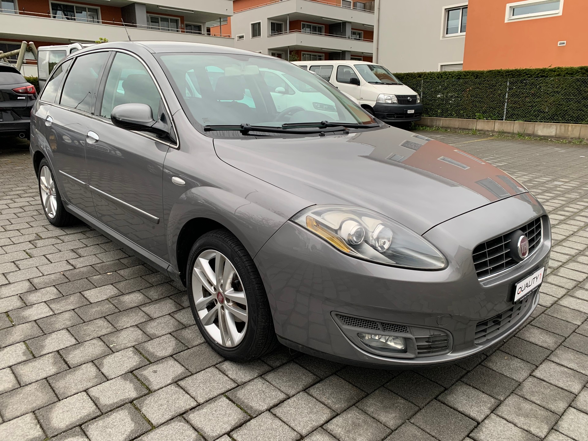 FIAT Croma 2.2 Dynamic Automatic-image-1