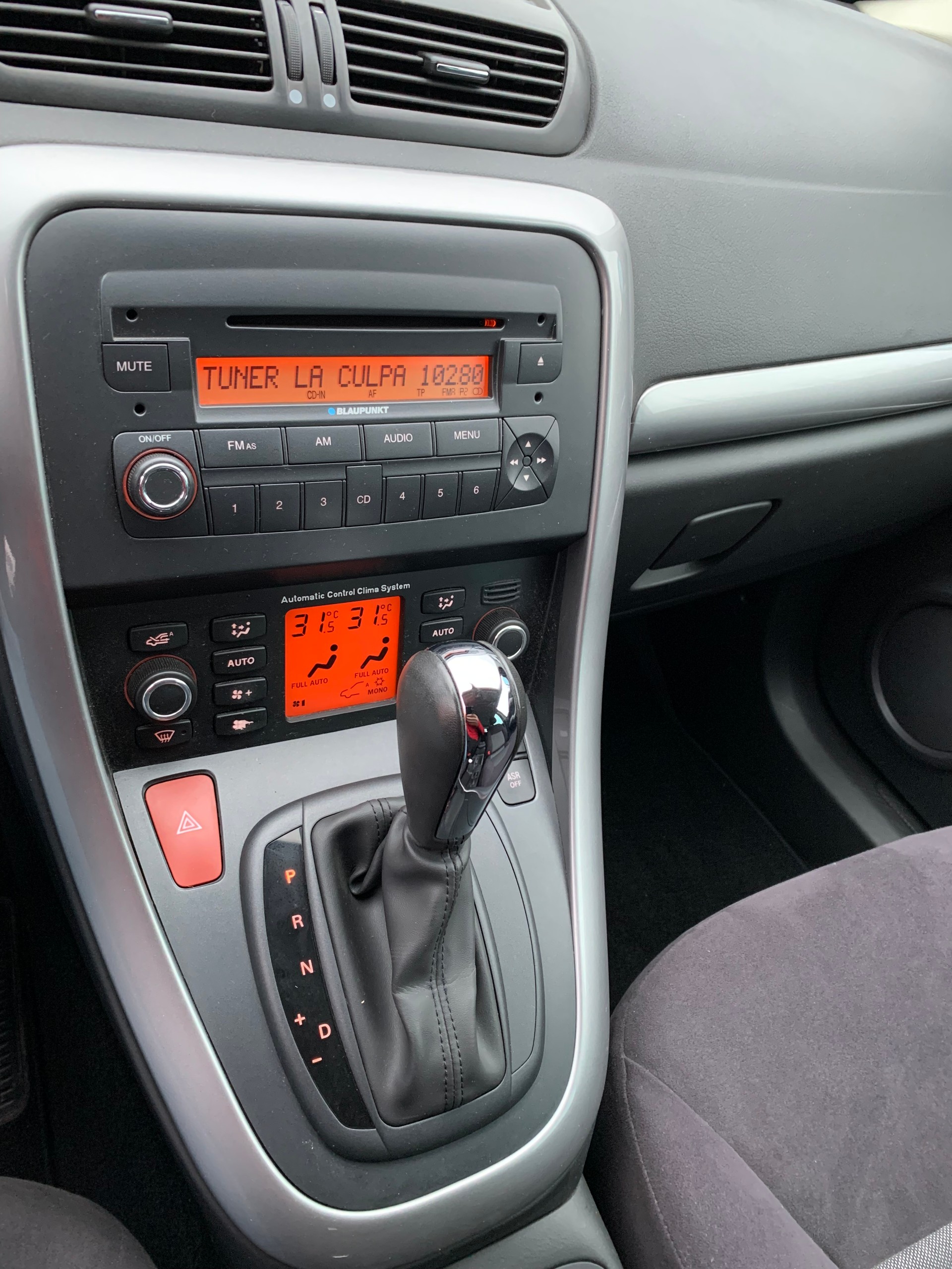 FIAT Croma 2.2 Dynamic Automatic-image-8