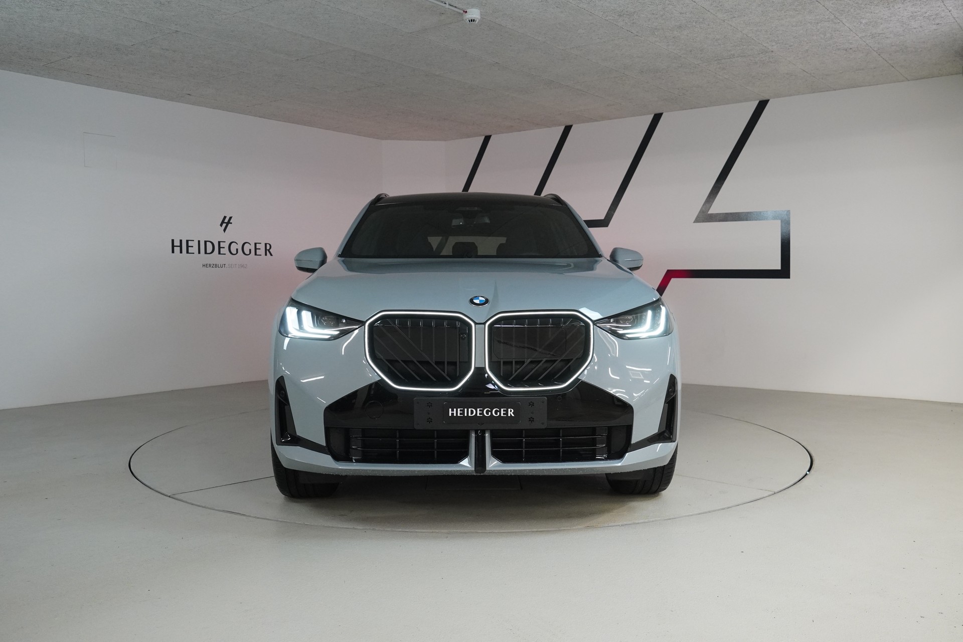 BMW X3 xDrive 30e M Sport Pro-showroom-element-1
