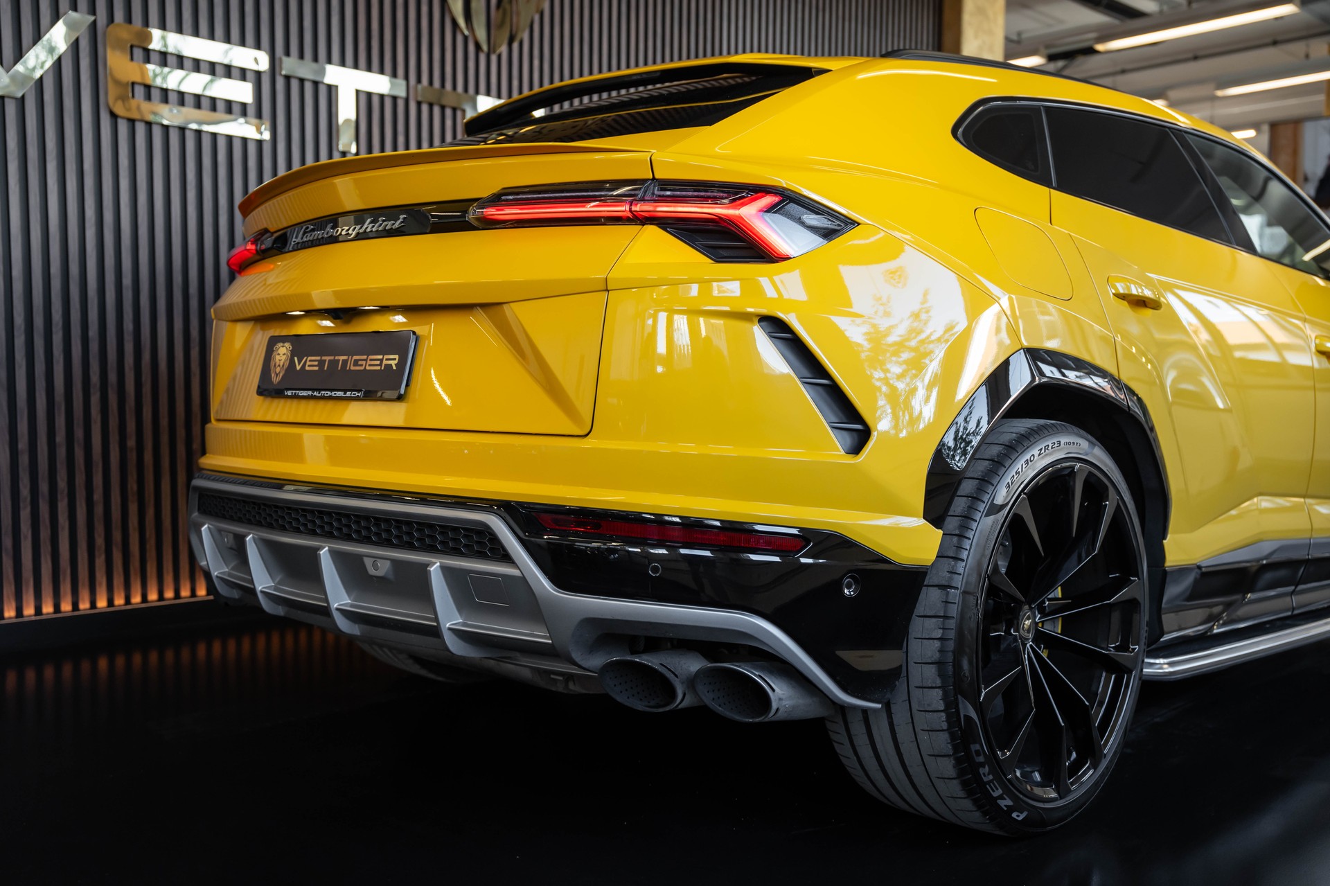 LAMBORGHINI Urus E-Gear-image-10