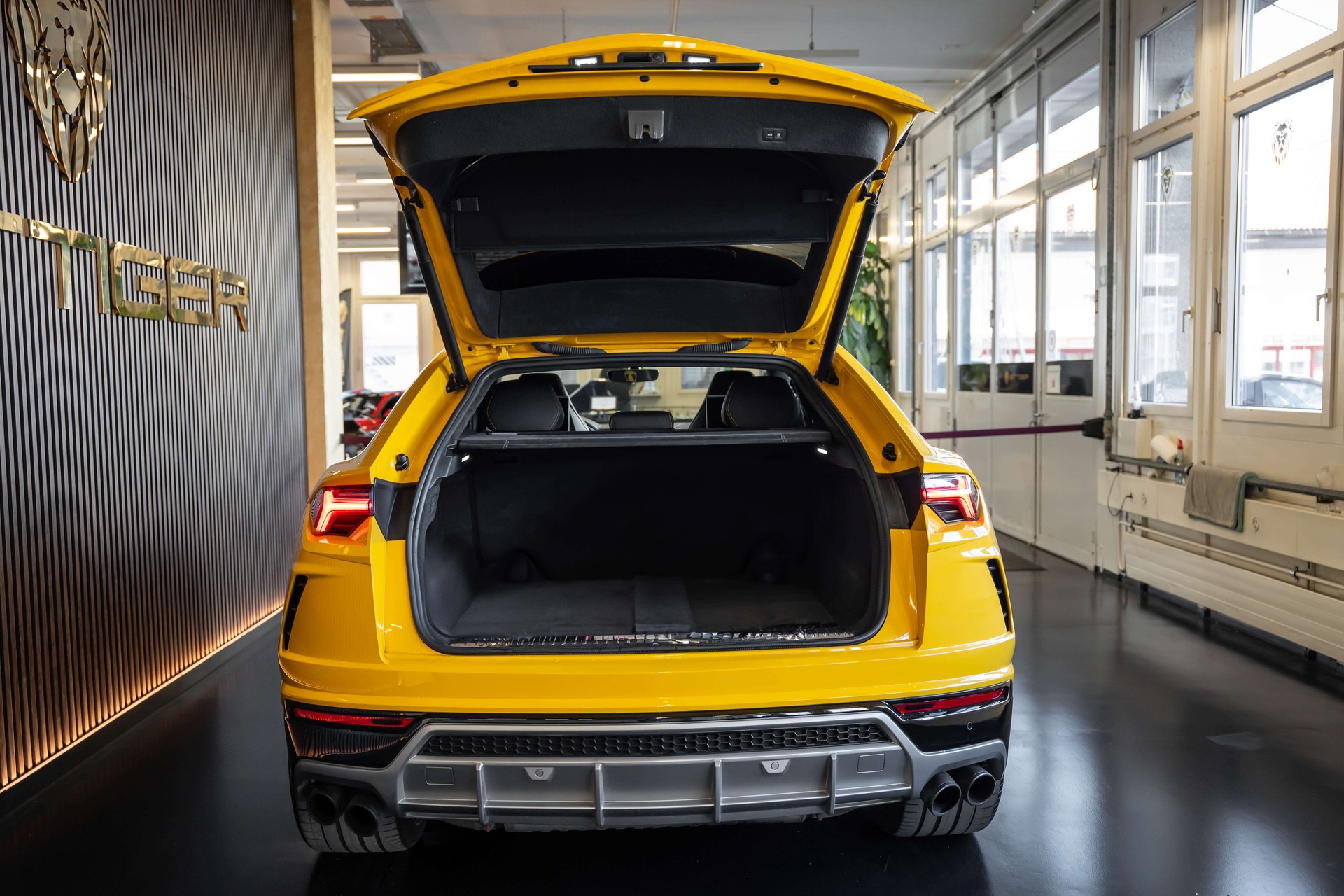 LAMBORGHINI Urus E-Gear-image-5
