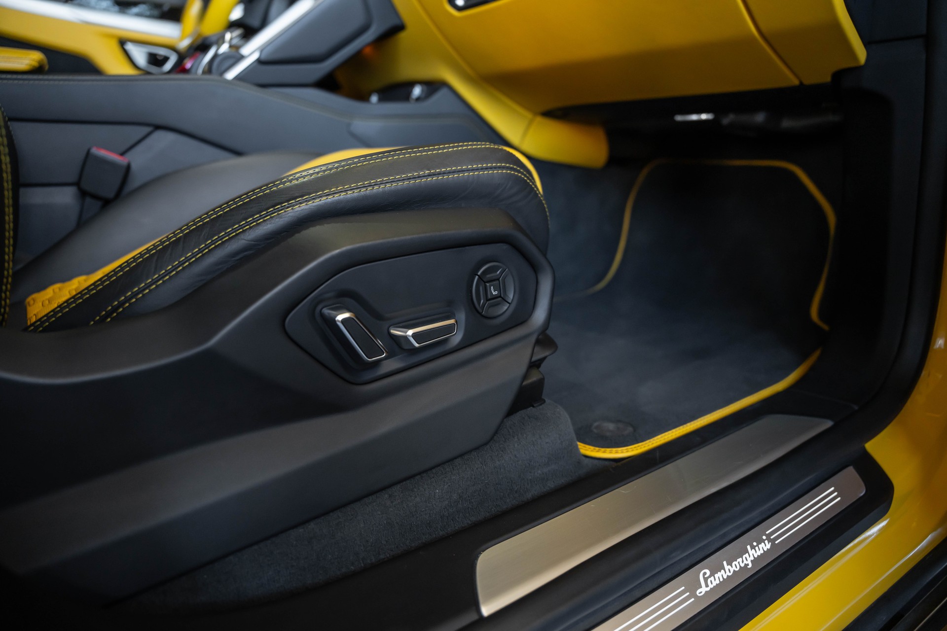 LAMBORGHINI Urus E-Gear-image-28