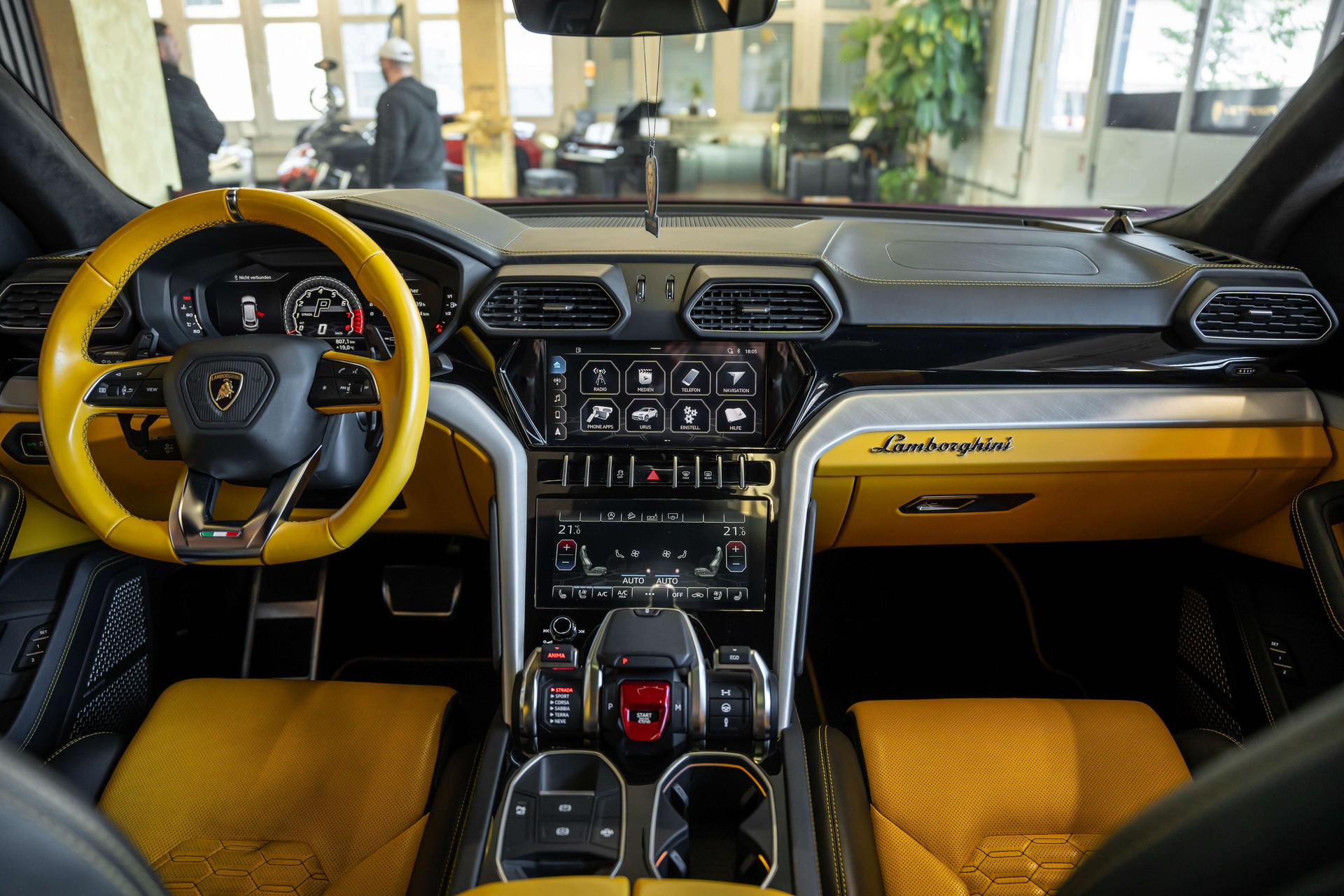 LAMBORGHINI Urus E-Gear-image-12