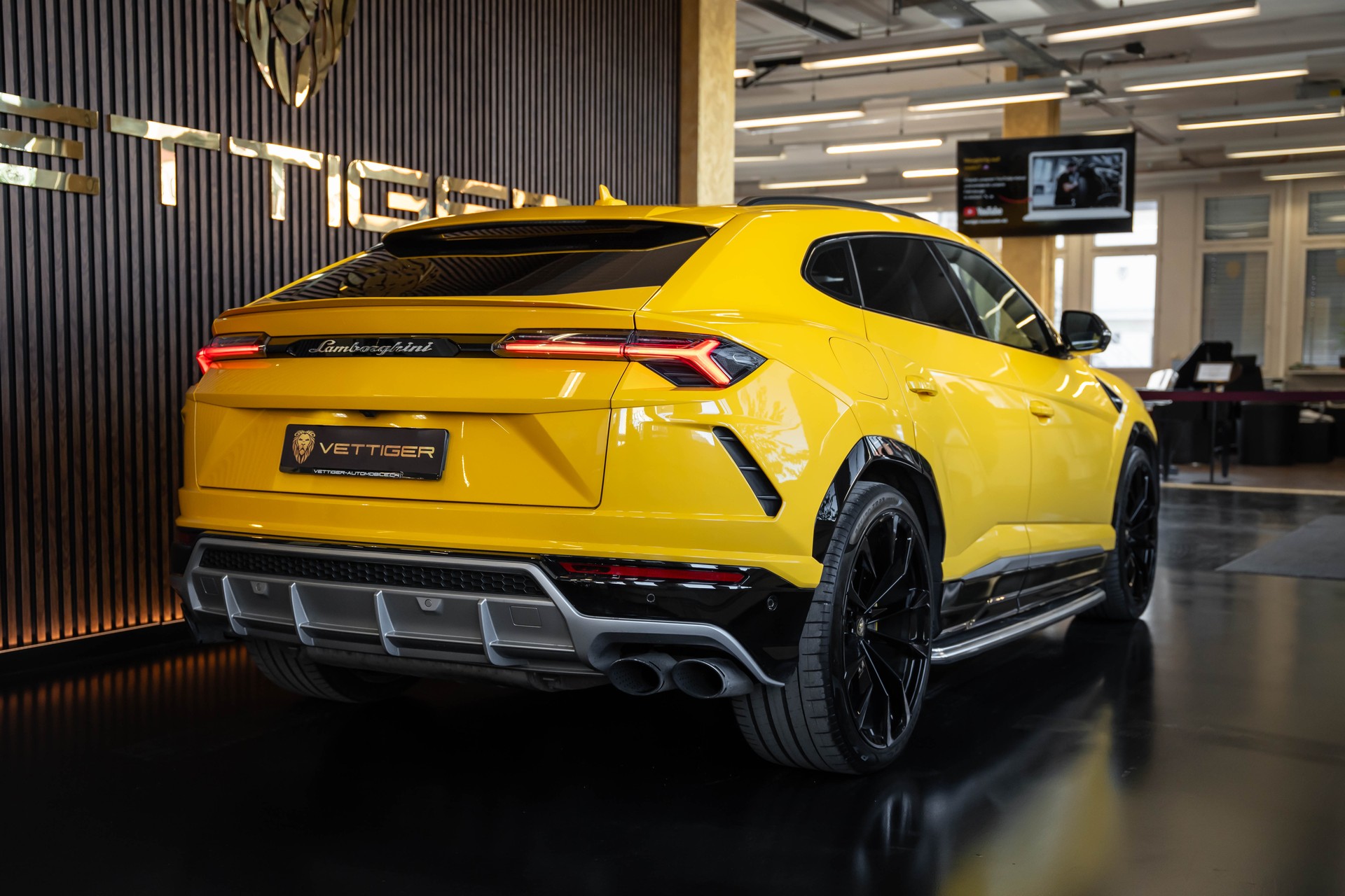 LAMBORGHINI Urus E-Gear-image-6
