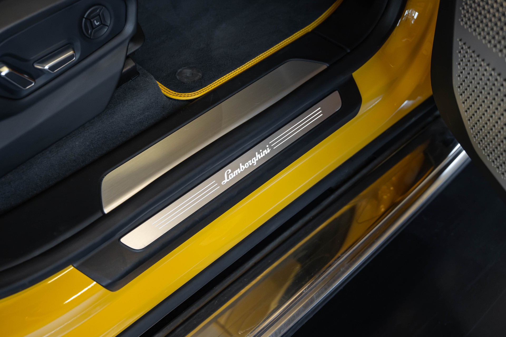 LAMBORGHINI Urus E-Gear-image-44