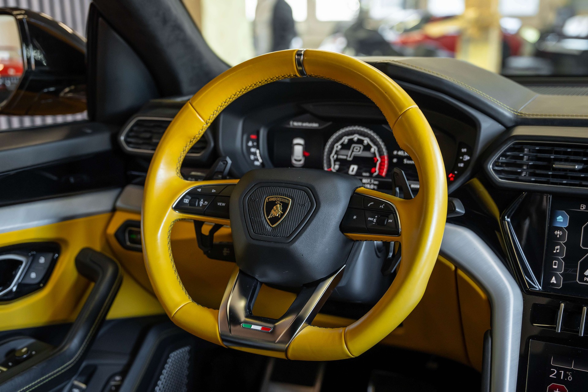 LAMBORGHINI Urus E-Gear-image-37