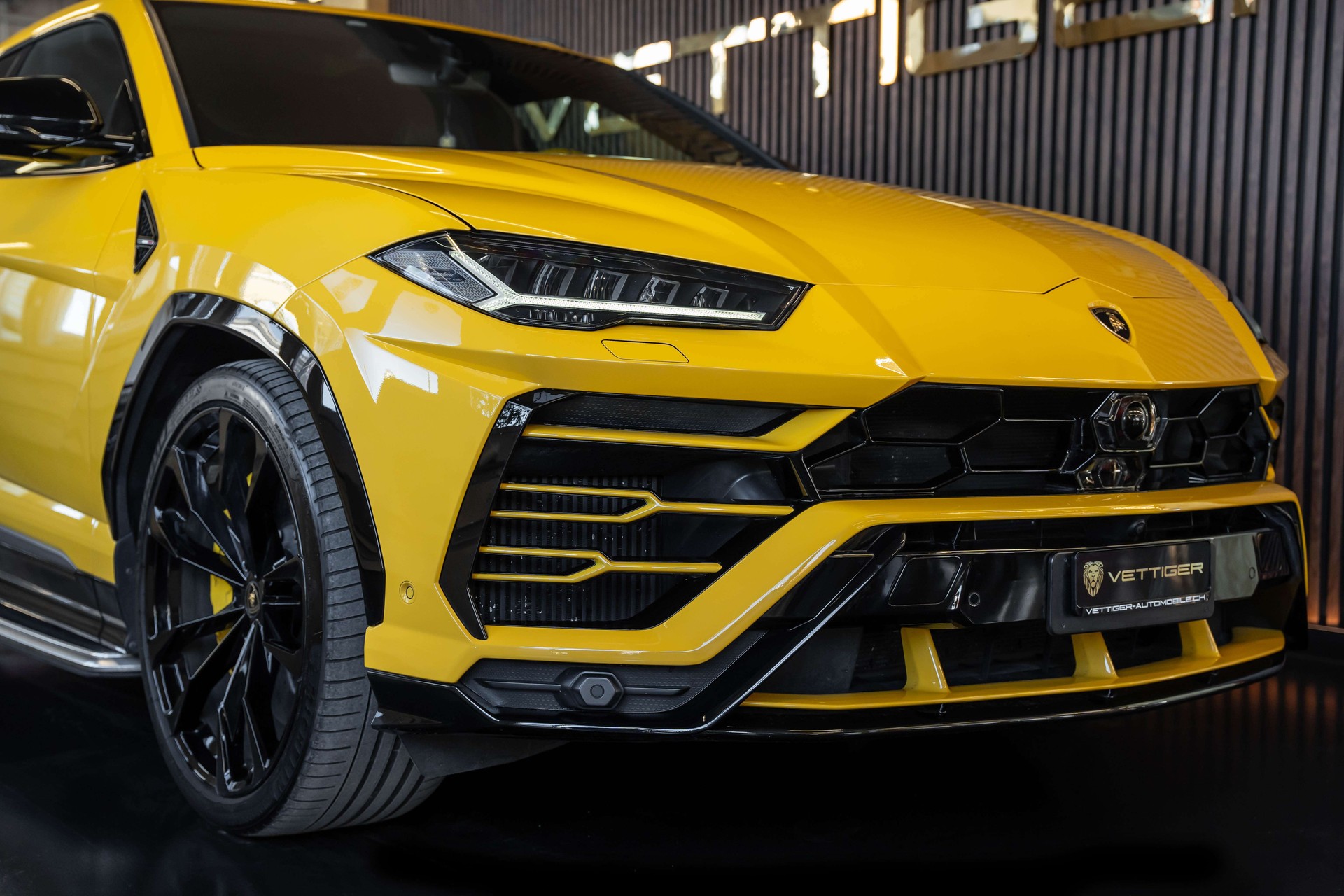 LAMBORGHINI Urus E-Gear-image-9