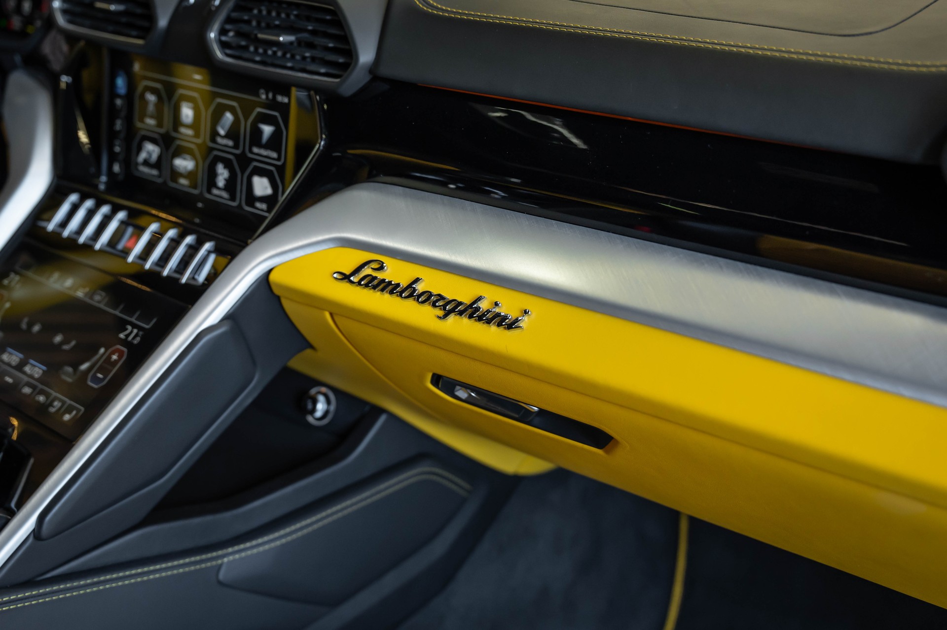LAMBORGHINI Urus E-Gear-image-30