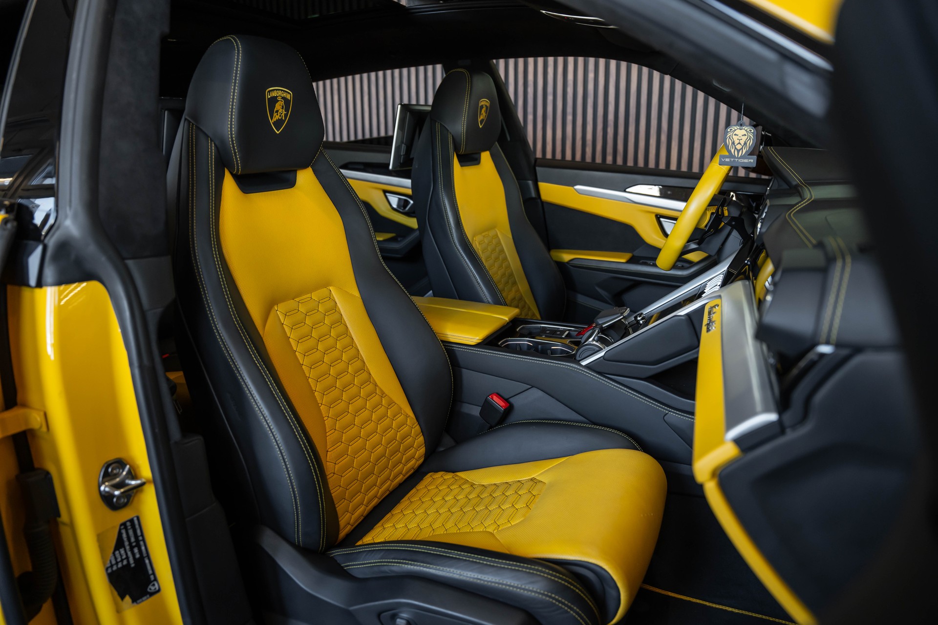 LAMBORGHINI Urus E-Gear-image-16