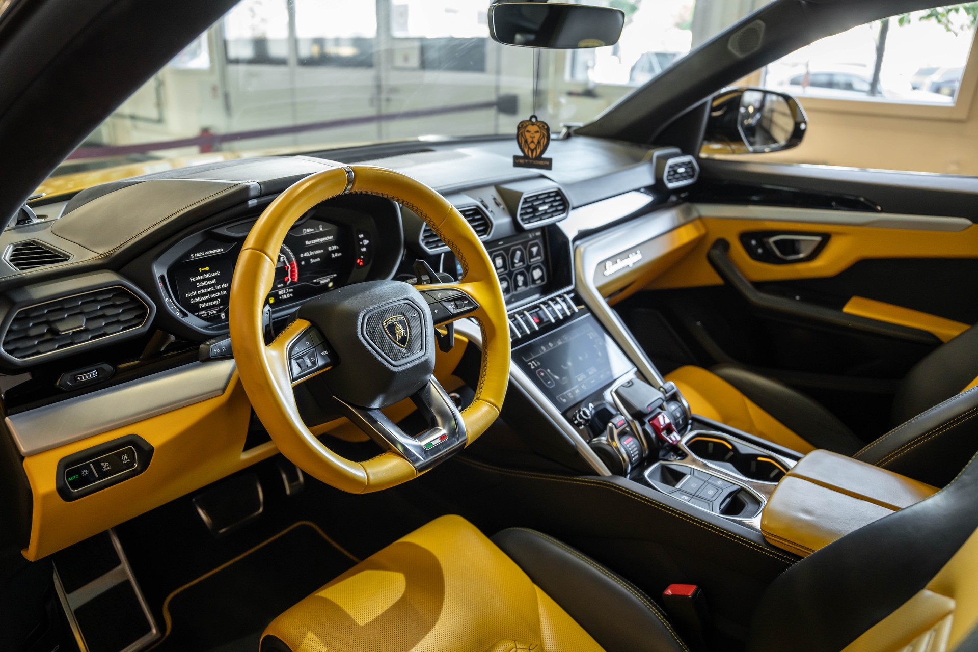 LAMBORGHINI Urus E-Gear-image-13