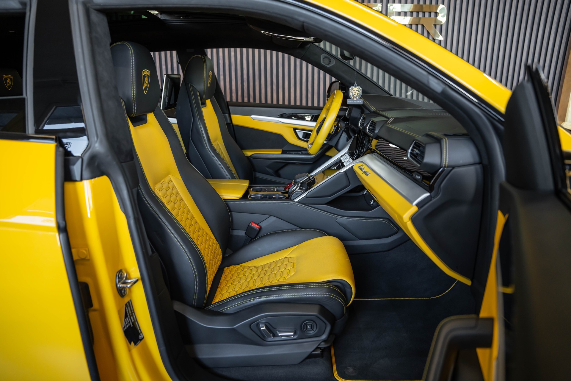 LAMBORGHINI Urus E-Gear-image-15