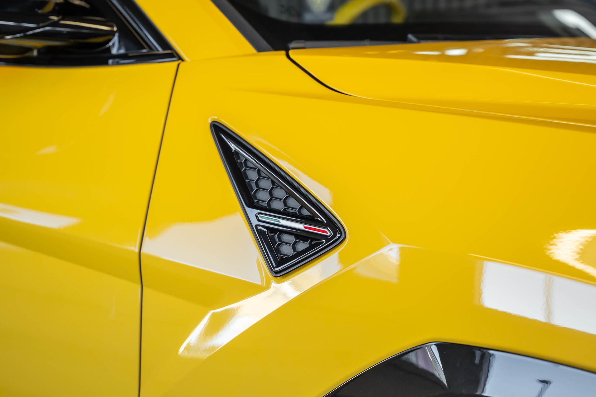 LAMBORGHINI Urus E-Gear-image-46